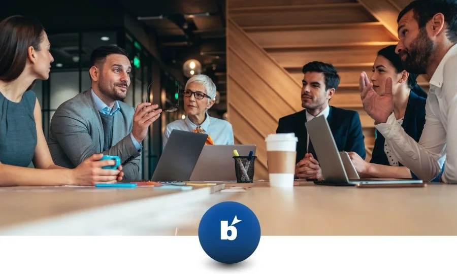 un team di lavoro in riunione