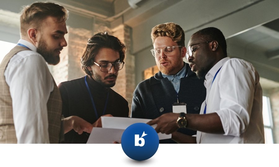 team di lavoro che condivide le proprie idee