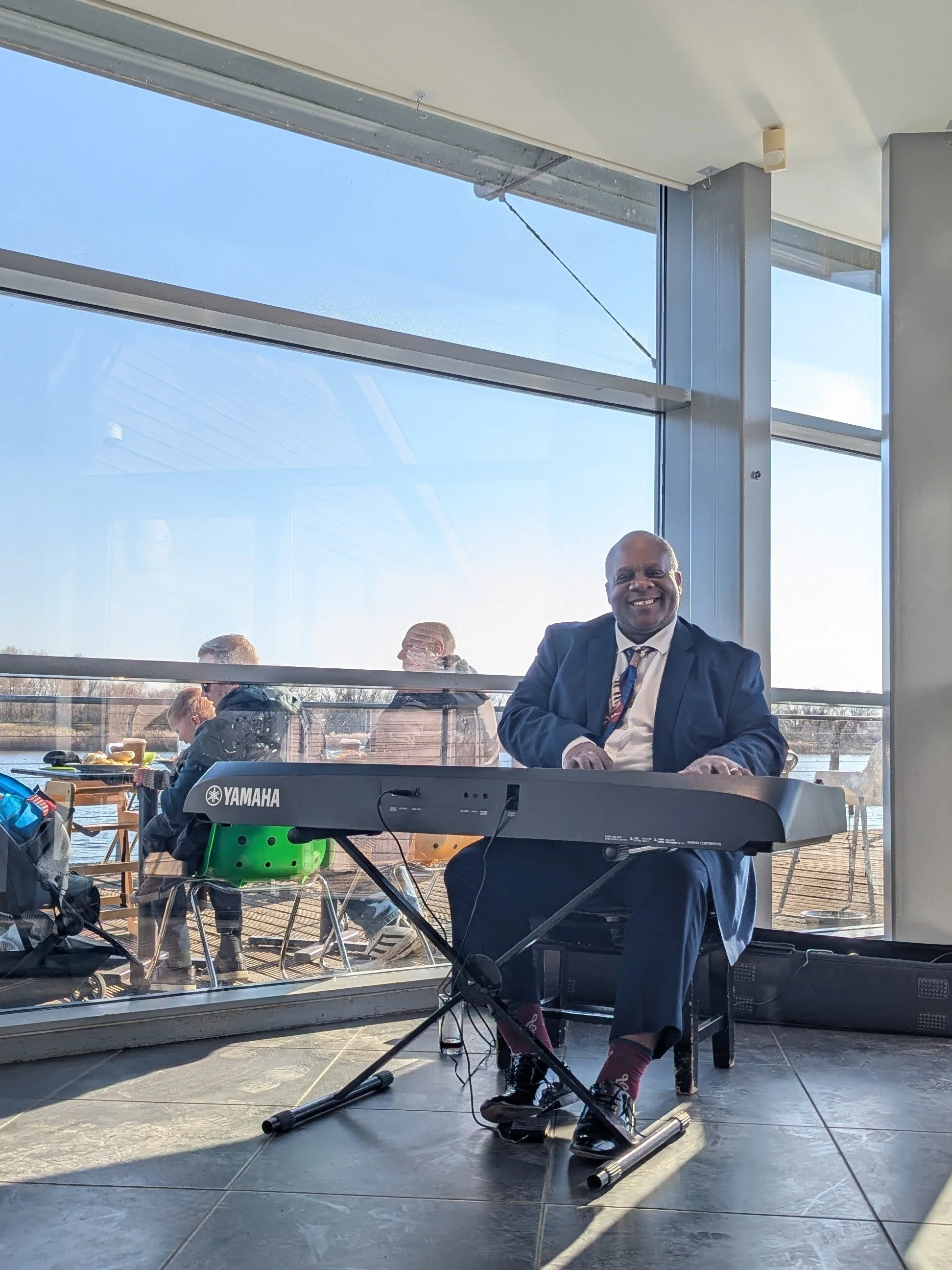 Lincoln Noel: "Live at the Cafe" at Stanwick Lakes 