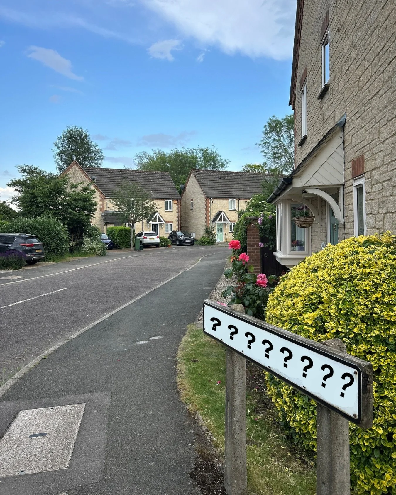 Guess the Buckingham street sign🪧🏡...
Anagram - charade few lips

#DiscoverBuckingham #buckingham #anagram