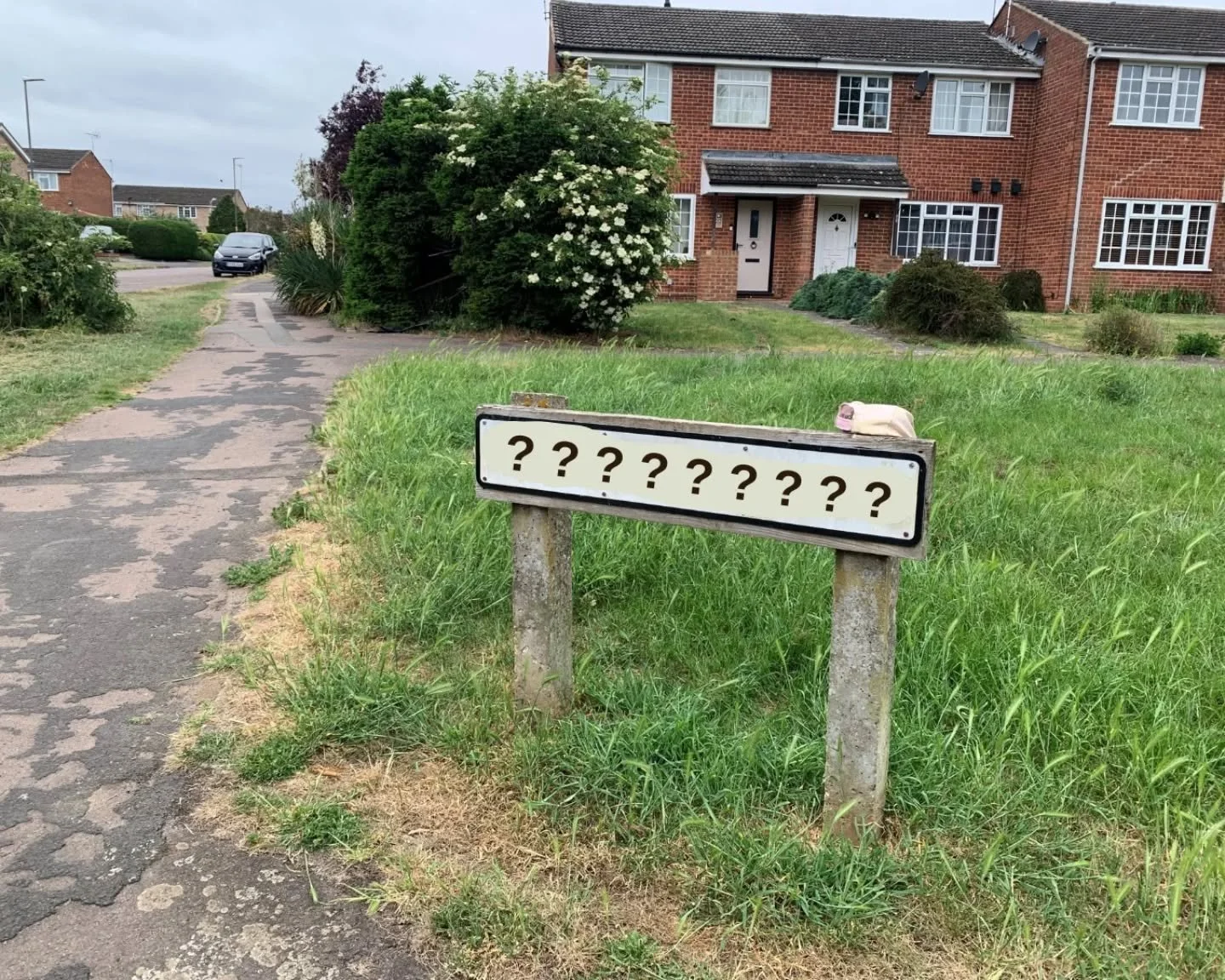 Guess the Buckingham street sign🪧🏡...
Anagram - broker toots

#DiscoverBuckingham #buckingham #anagram