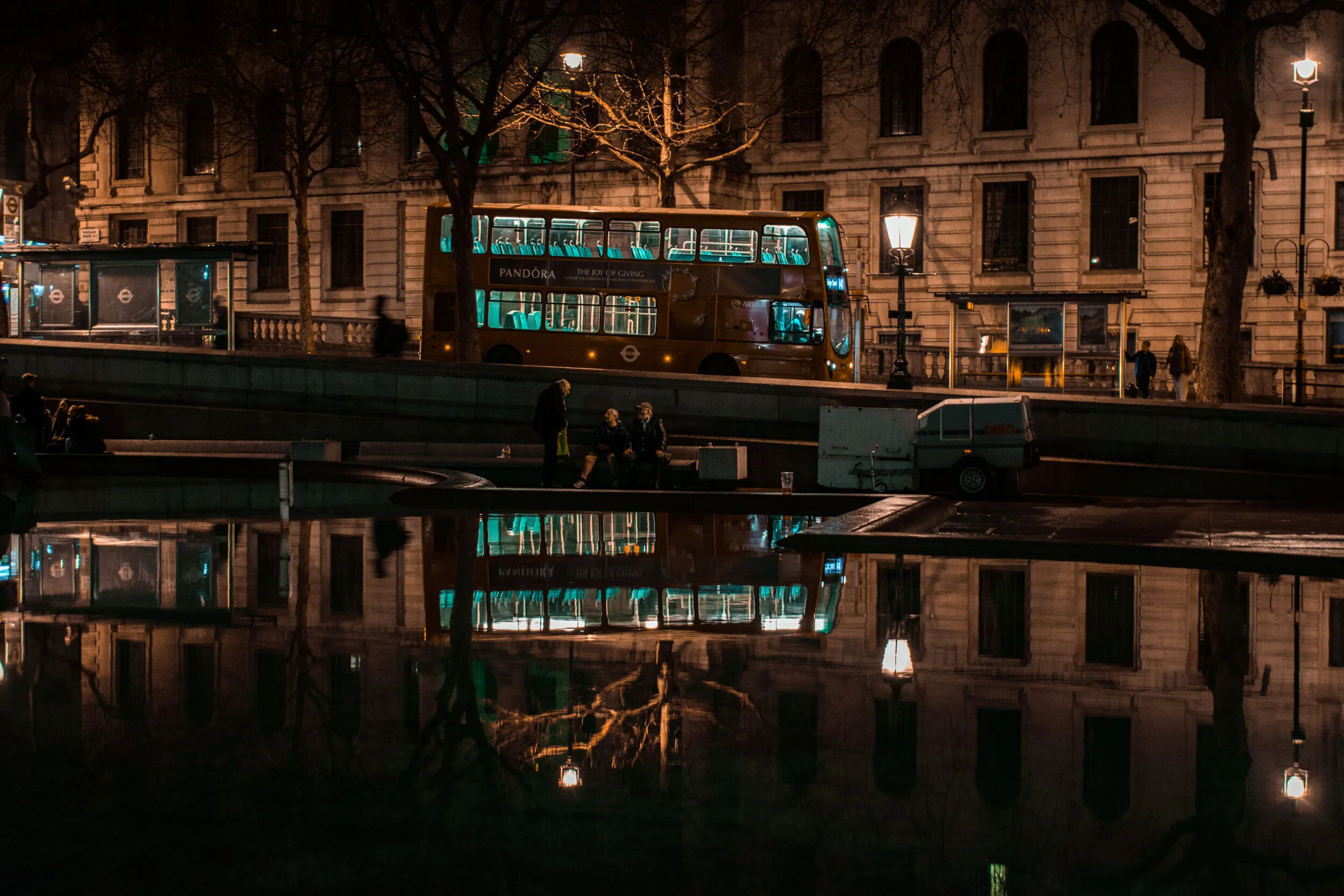 DSC_0038Bus and a reflection.jpg