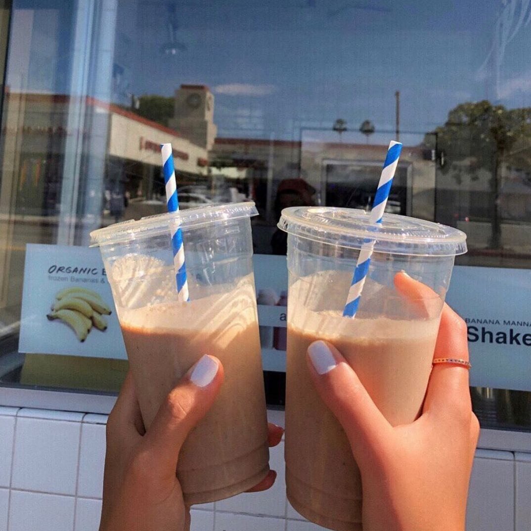 One 🍌 manna for you, and one for a friend! 👯&zwj;♀️

📸: @dytozgedinc

#juicing #freshpressed #organic #coldpressed #raw #juice