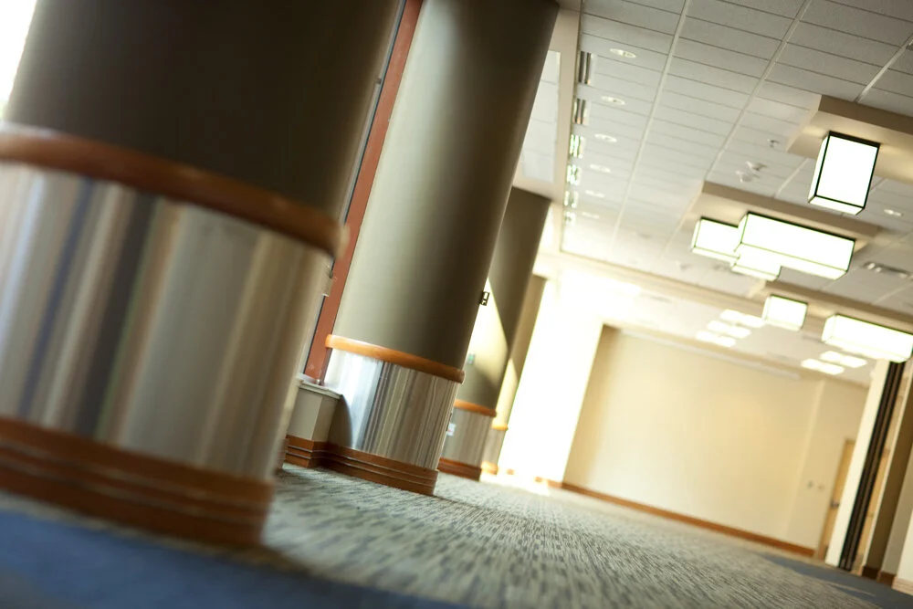 MGH_Hospital_Pro_cafeteria_seating.jpg