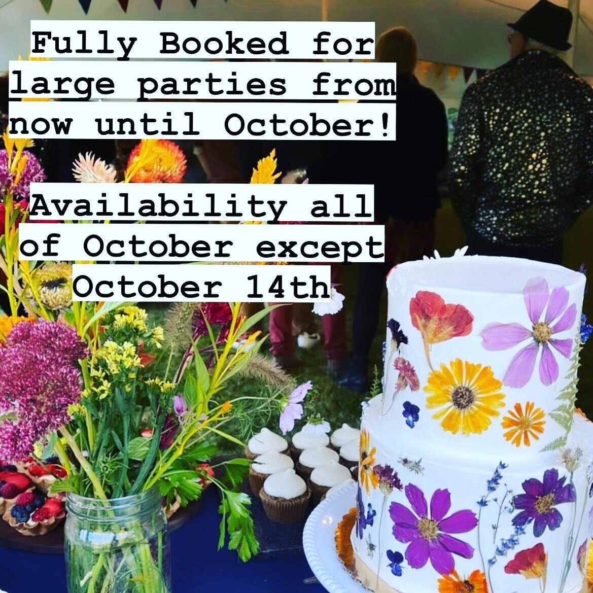 Gearing up for a crazy season! I will not be accepting any more large wedding or party orders until October!
.
Elopement and small birthday cakes are still more than welcome based on the week.
.
Thank you to each and everybody who have already booked