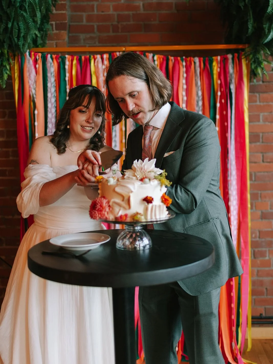 Kind of obsessed with everything about Ashlyn and Kieran&rsquo;s wedding vibe! 🤩🤩🤩
.
.
Goes to show that a little cutting cake can make a big bold statement!
.
@waterworksvt 
@anniemhutchings 
@luxeandlow_keyevents 
@westlaneflowers 
@lookingglass