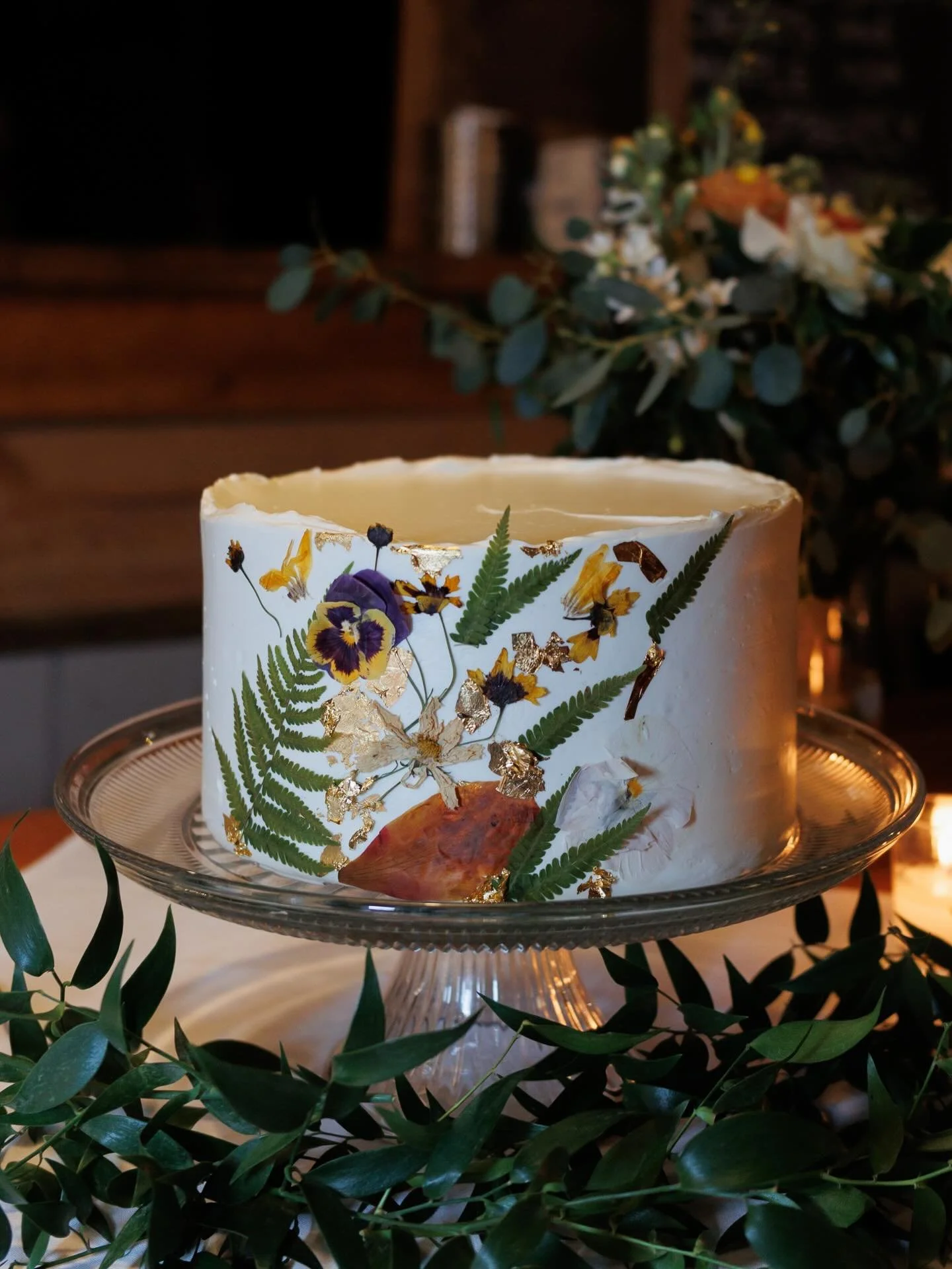 Classic and Romantic
.
.
.
@melissalynnimages 
@lareaufarminn 
.
.
.
#vtwedding #vermontwedding #weddings #vtbaker #weddingcake #cake #buttercreamcake #vermont #vt #wedding #vermontbyvermonters #madeinvermont #shopsmall #shoplocal #vtwomenpenuers 
.
