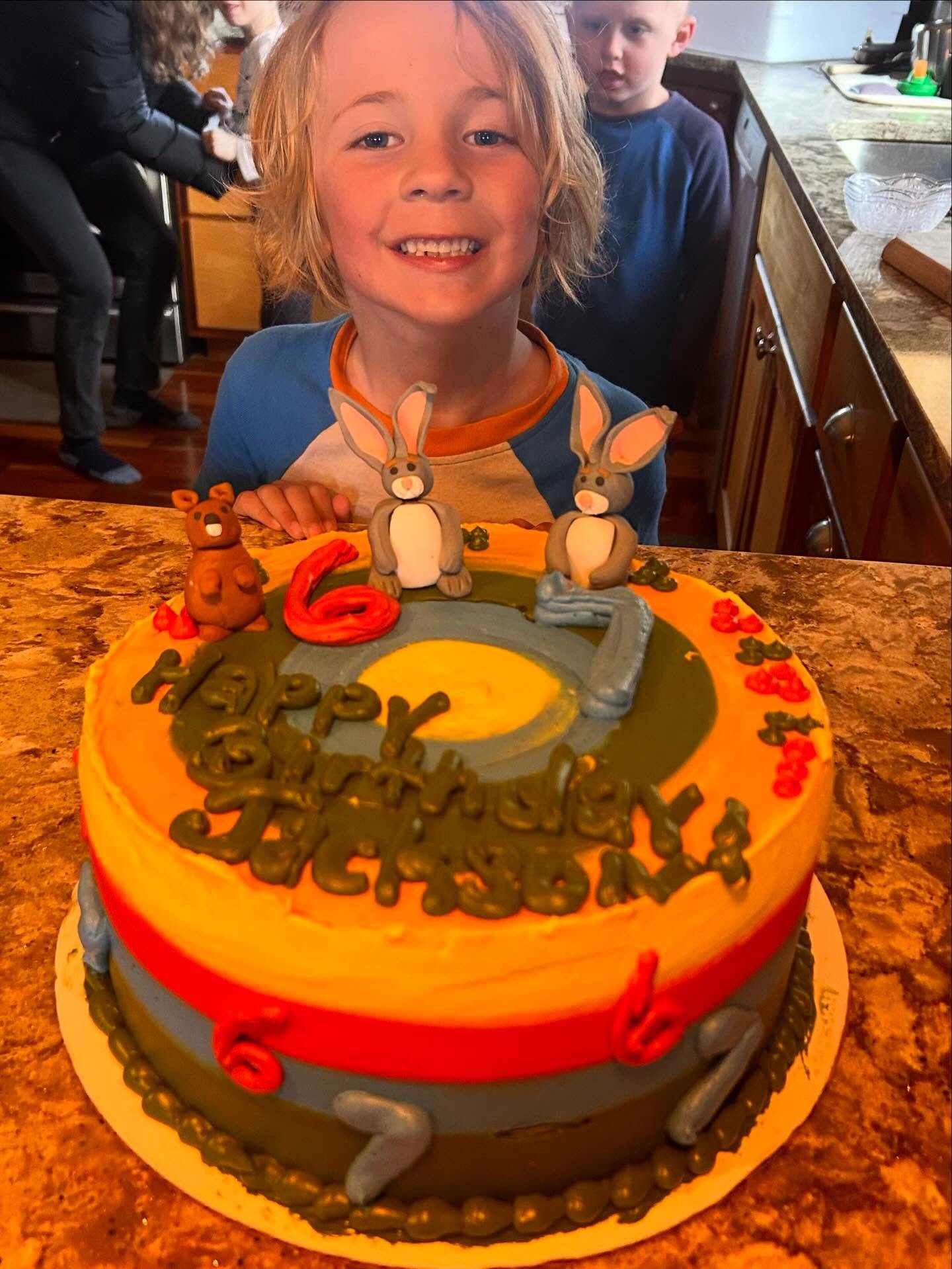 Another year, another crazy cake request from my nephew! This time around it was a 6 7 cake with a Bunny and a Squirrel 🤷&zwj;♀️. Anything for you buddy, Happy 7th Birthday!
.
.
#vtwedding #vermontwedding #weddings #vtbaker #weddingcake
.
Shop Local