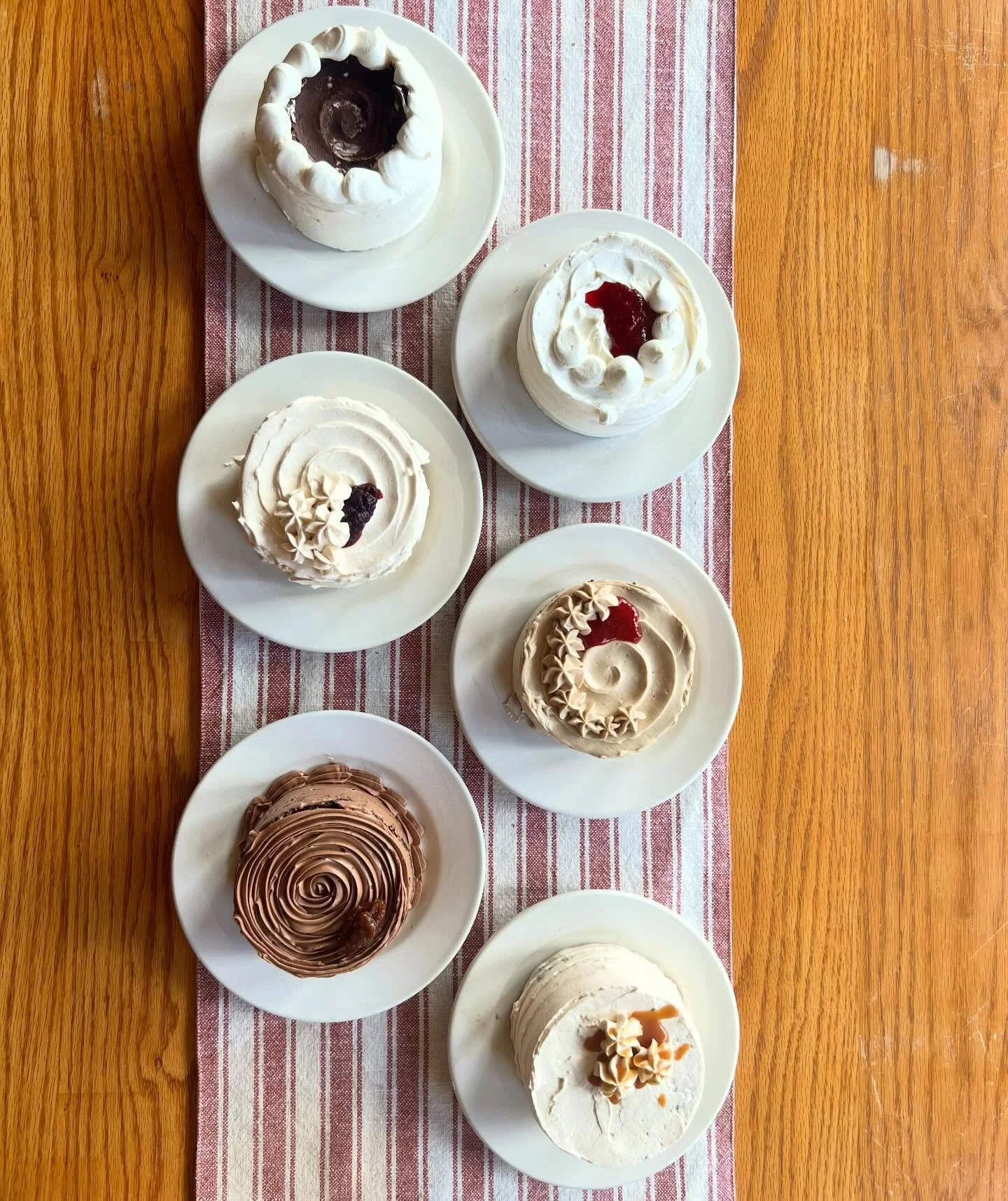 Mini cakes, mini cakes, mini cakes! 
.
It was a big tasting weekend here at Goose Chase! 
.
If you have are working with me for your wedding this summer and are hoping to have a tasting now is the time! As a reminder, I stop booking tastings at the e