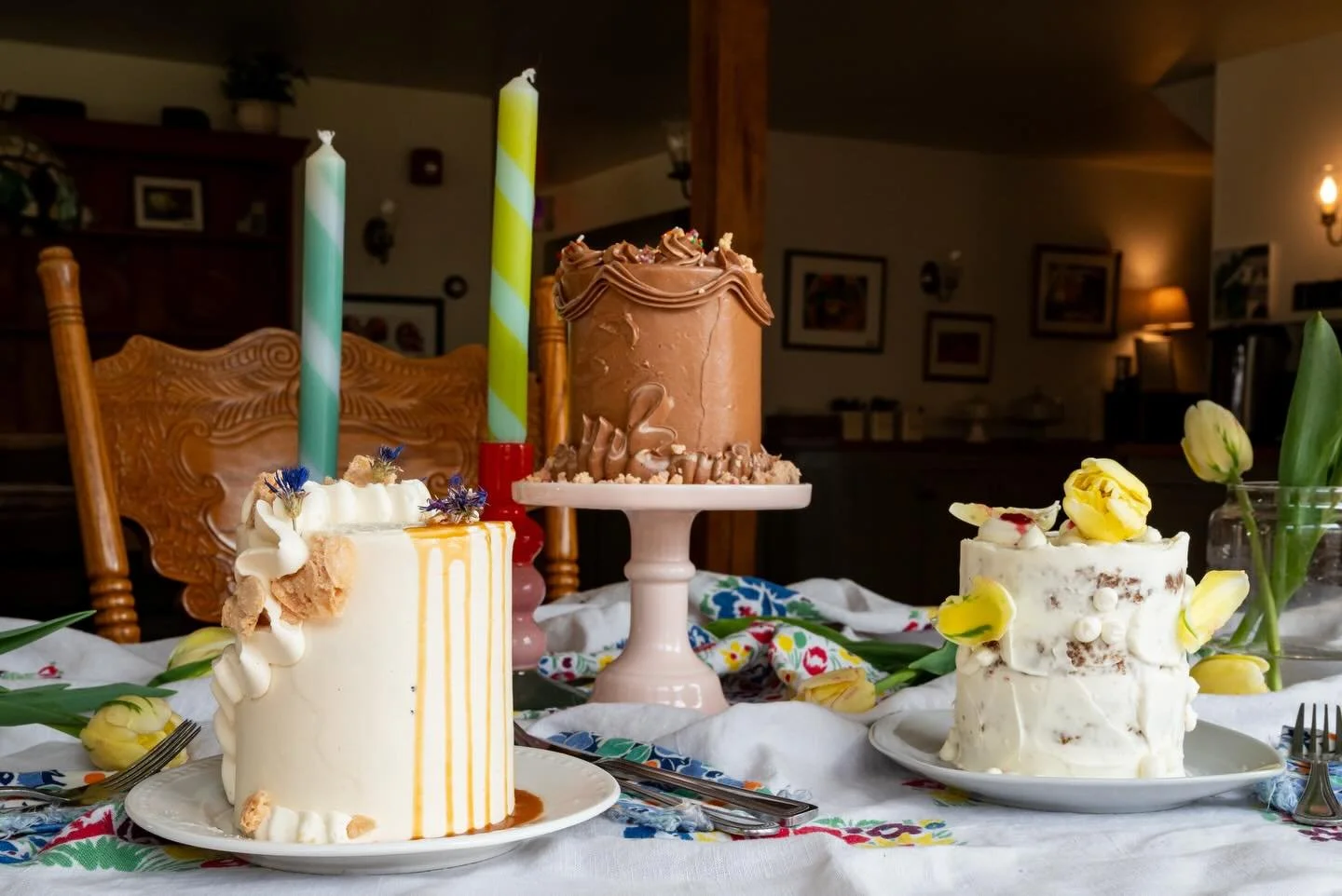 A trio of new cake flavors just in time for spring!
.
.
I&rsquo;ll give you a little more details about each through the next week, but they are all so delicious and fun!
.
Thank you so much, as always to @gweebbee for being will to be more photograp