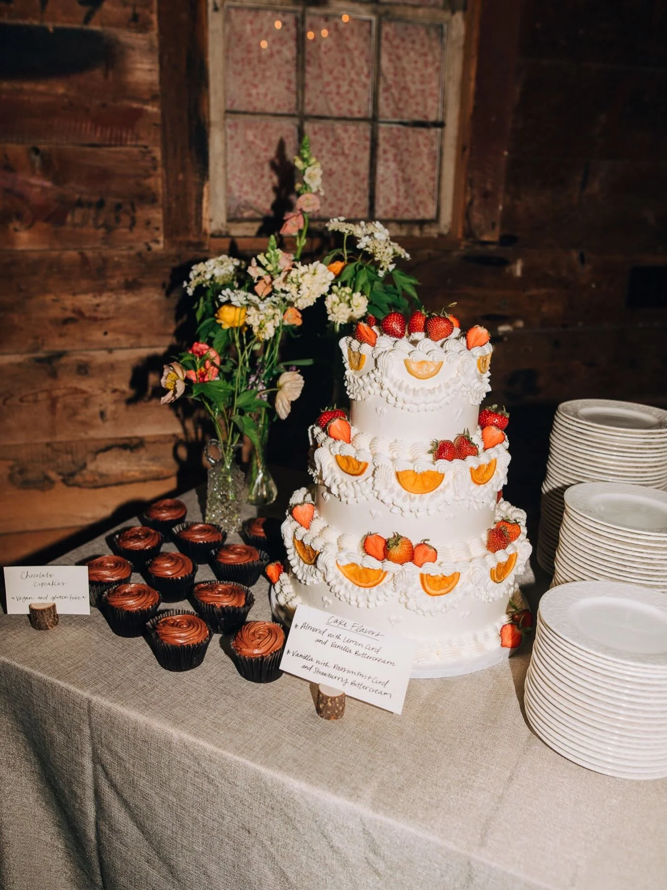 Throw back to early season last year! Can&rsquo;t wait to be back in the wedding season so soon! ✨✨
.
.
@the_tillerman_vt 
@tuccituccitucci 
.
.
.
#vtwedding #vermontwedding #weddings #vtbaker #weddingcake
.
Shop Local, Vermont Weddings, Wedding Cake