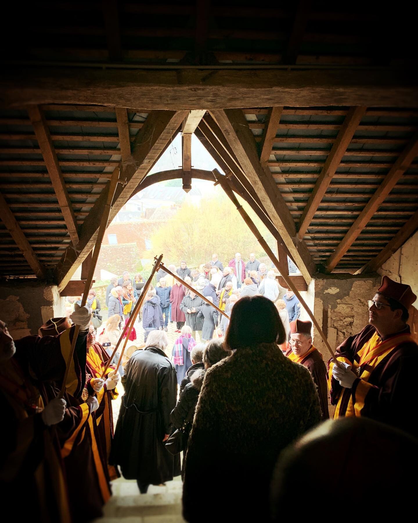 Leaving the Saint Vincent mass after the blessing of the harvest in Reugny (Vouvray).
⠀⠀⠀⠀⠀⠀⠀⠀⠀
If you ever have the opportunity to attend a Saint Vincent day in France, I highly recommend it.  In some villages, it&rsquo;s a simple affair with a dinn