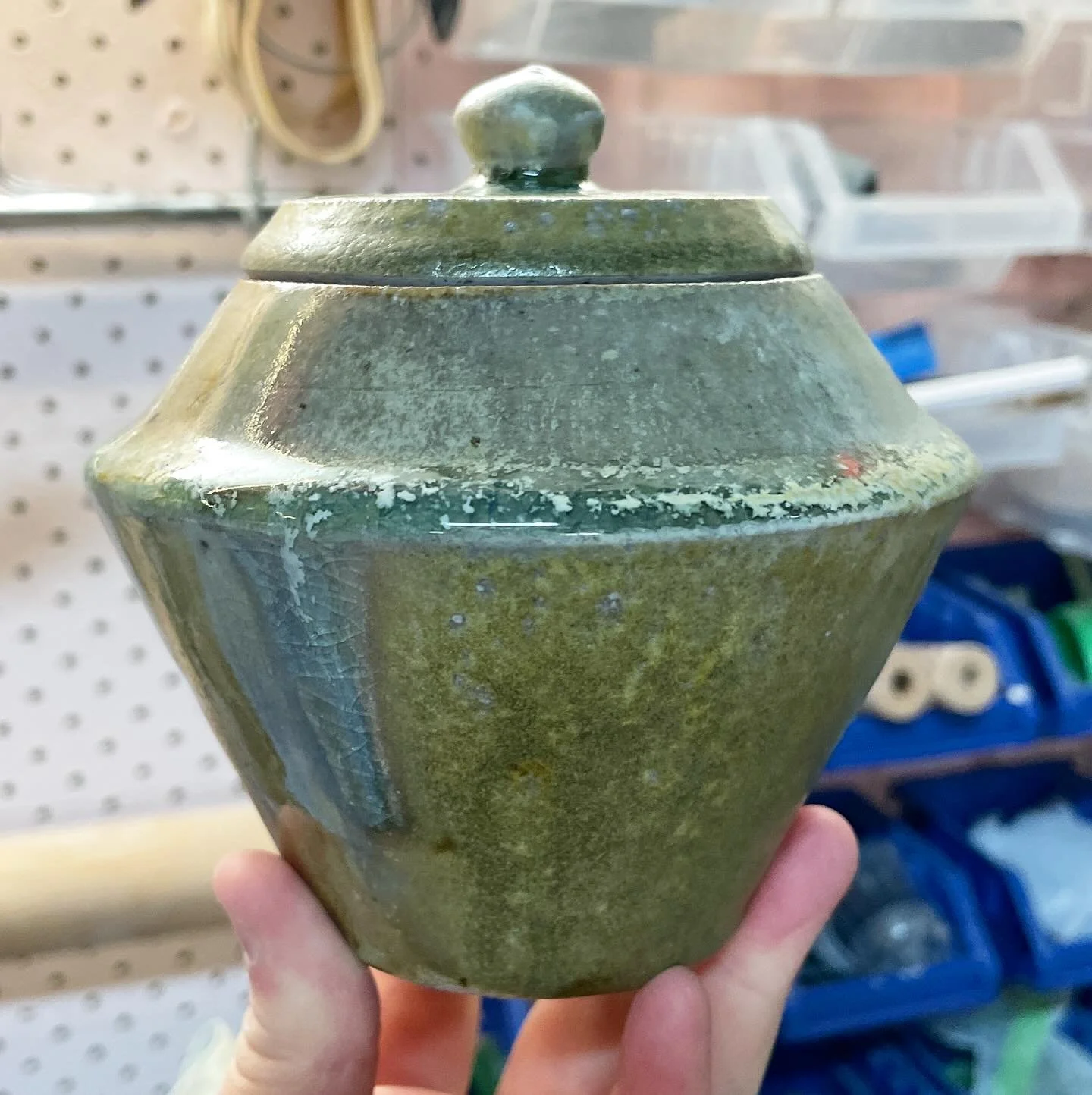 A wood fired jar from the incredible kiln @clay_talk_montsalvat
I even made one of the glazes on it! I'm so excited to have another go 

Thanks @joe.the.maker for helping me out x