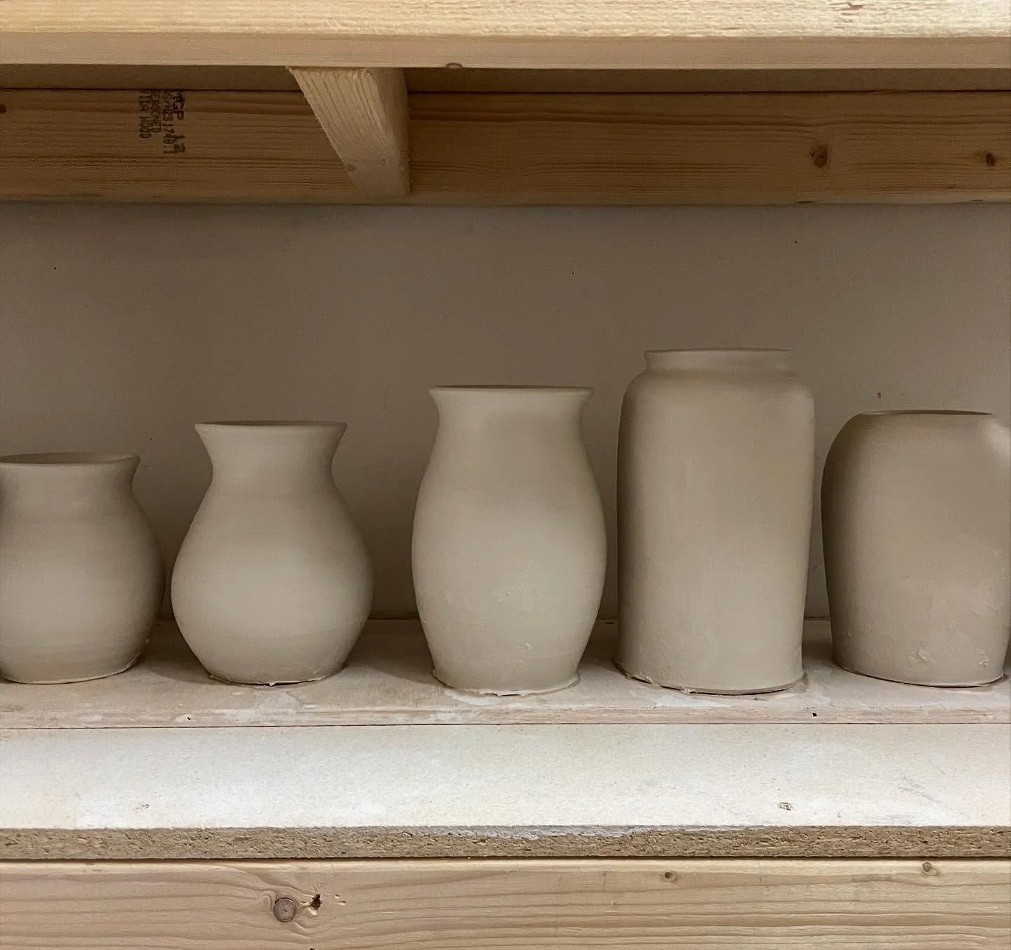 Some of today's efforts for @sono_studio we love a throwing day! 

#productionpottery #pottery #ceramics #australianpotter #melbournemade