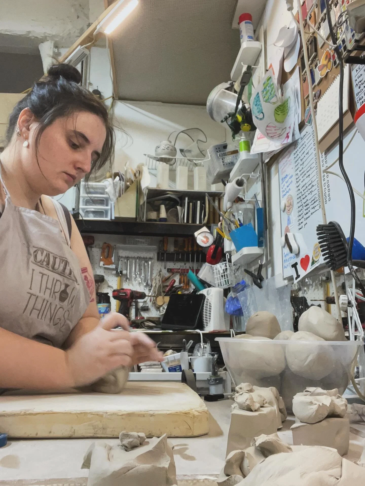The fan is on, the clay is weighed and I'm back in the studio restocking for the new year! 
Come buy my pots at @heidemarket on 14 Feb 🥰
See my bio for other markets xo