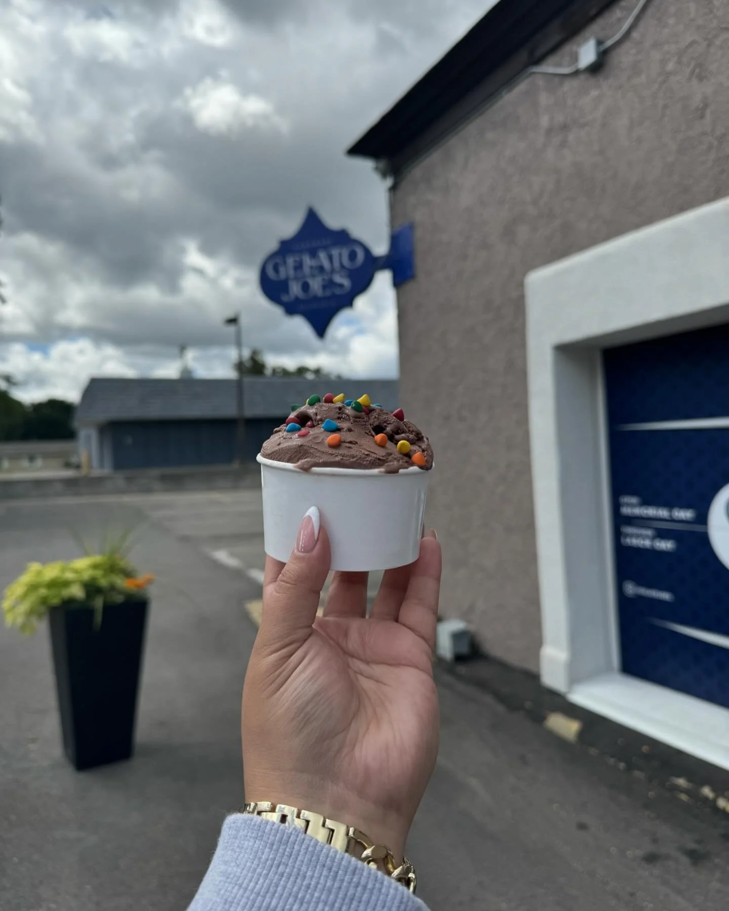 Gelato of the Week Alert!

Blast off into nostalgia with our Gᗩᒪᗩ᙭Y ᗷᖇOᗯᑎIE 🌌✨ 

Inspired by the classic old-school snack, this flavor is a cosmic mix of rich chocolate, fudgy brownie pieces, and rainbow chocolate chips that will take your taste bud
