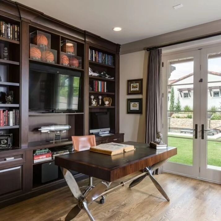 Handsome Sophistication = Providing a Space for &quot;Him&quot;

#homeoffice #homeofficedesign
#homesthatinspireloveandjoy #attentiontodetail #luxuryhomes #balsaminteriors #balsaminteriordesign #sanantoniointeriordesign #sanantoniointeriordesign #ele