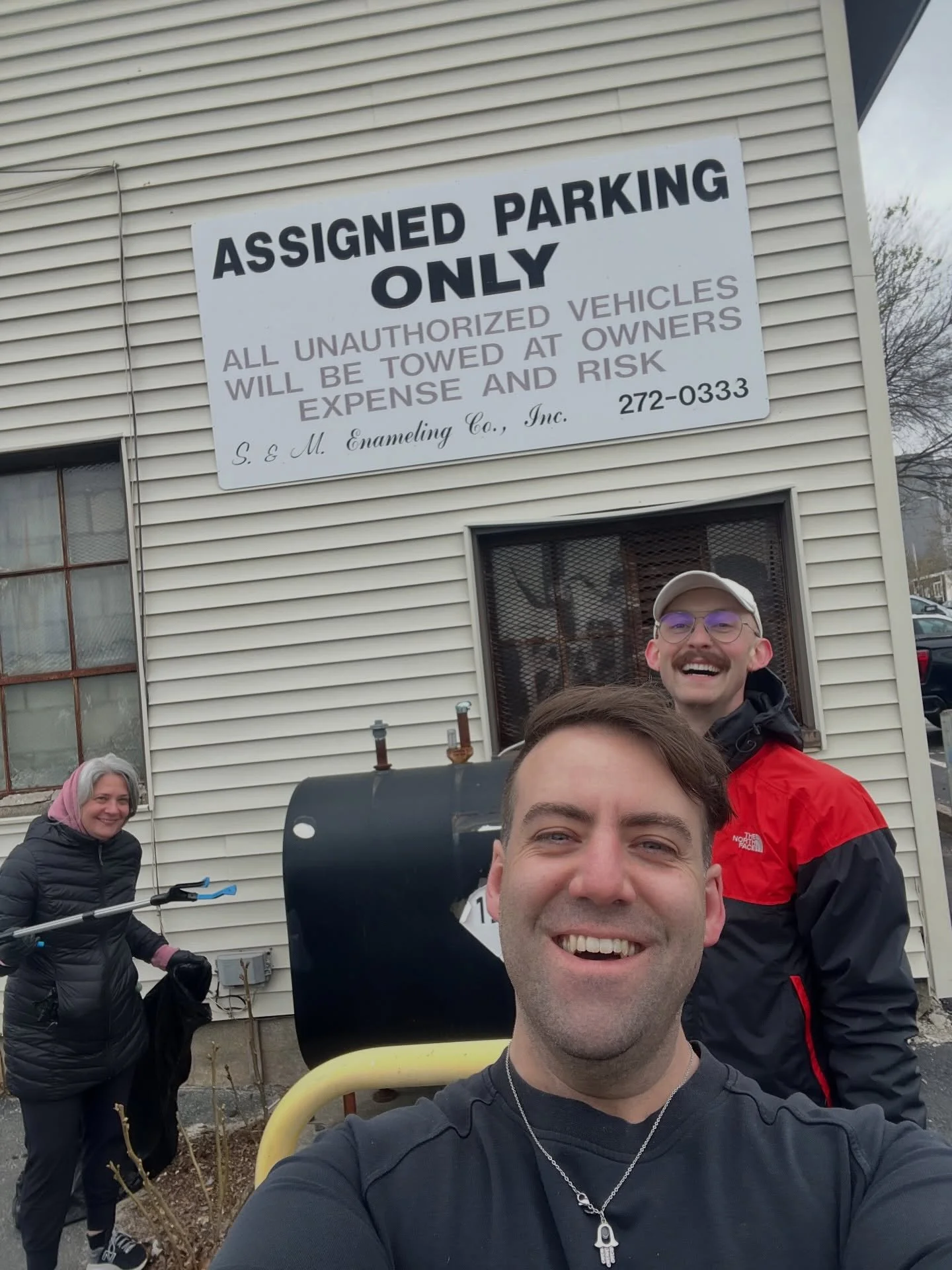 Finding ways to serve your community is part of the journey of taking your yoga practice off of the mat. 

Today some of team PPY volunteered for the Jewelry District Neighborhood Earth Day Clean Up to do a little giving back and cleaning of our comm