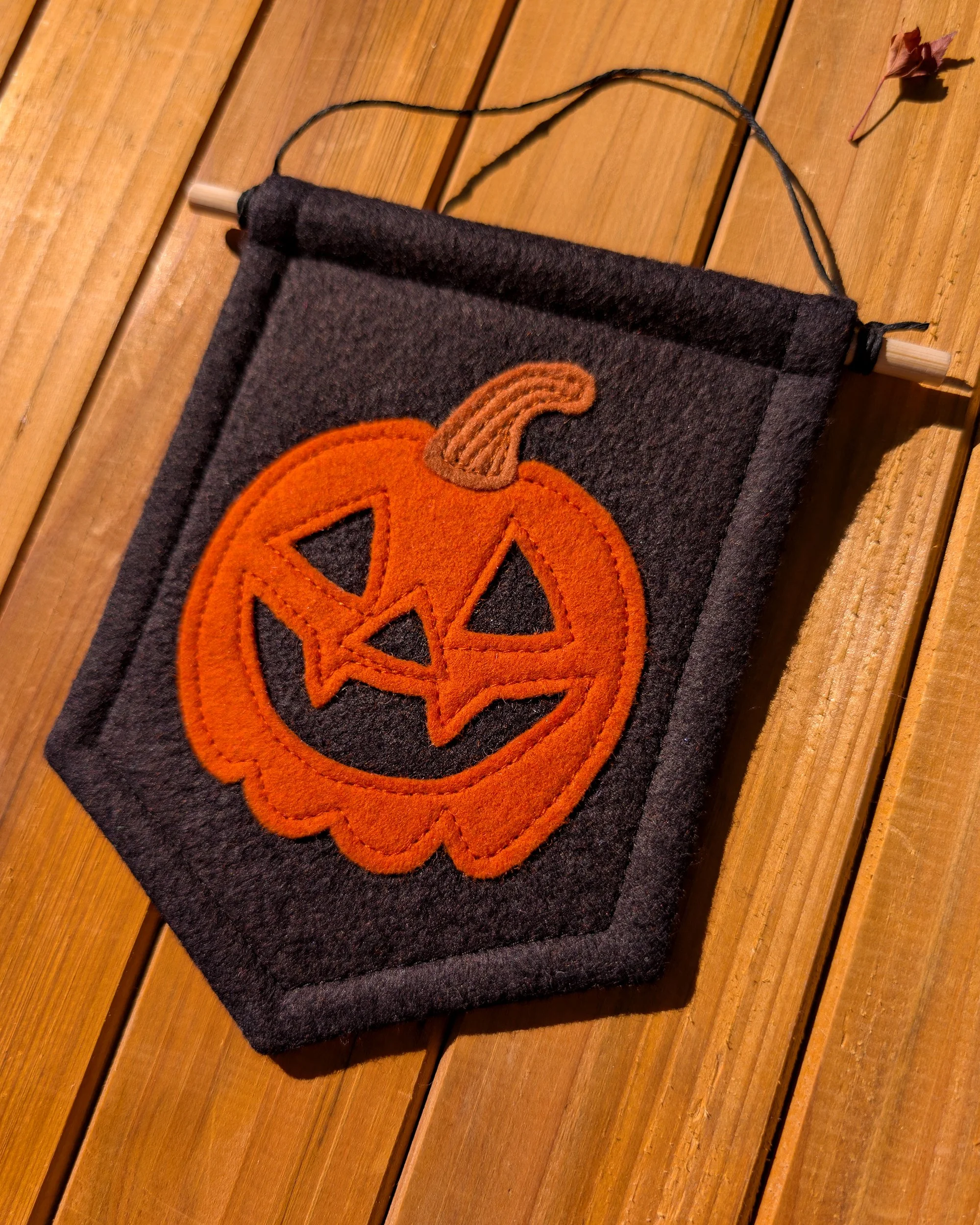 jack o lantern pumpkin mini felt banner detail.jpg