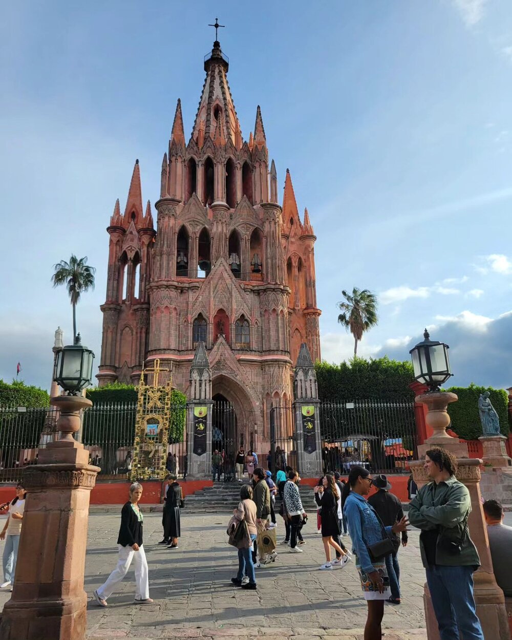 Architecture - Life - Landscape - Colour // San Miguel de Allende, Mexico - 2023 

#sanmigueldeallende #mexico #travel #explore #architecture #design #color #colorful #beautiful #churches #oldchurches #history #traveller #mexicandesign #lifestyle #li