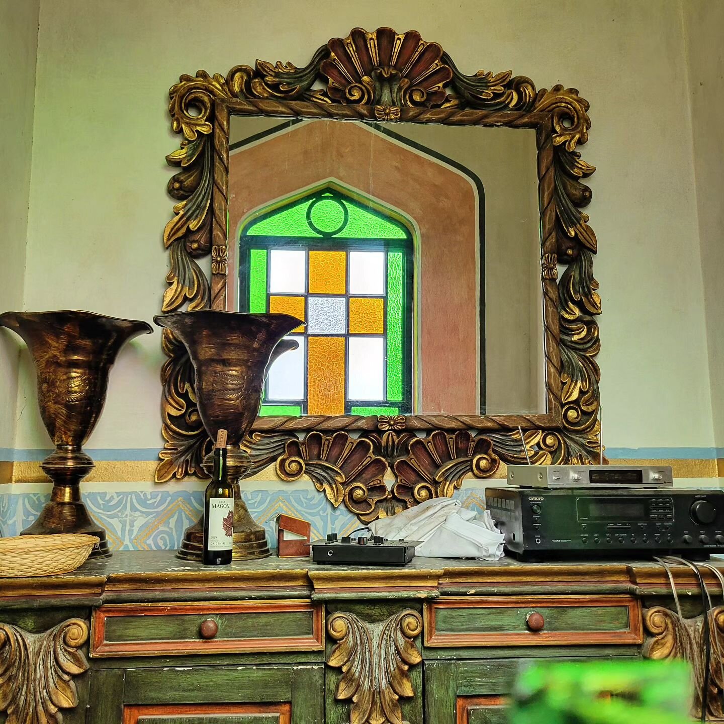 Peering behind the pulpit

#sanmigueldeallende #mexico #design #photography #art #wine #church #explore #green #vintage #oldbuilding #architecture #beautifulplaces #international #travel #internationaltravel #interiordesign