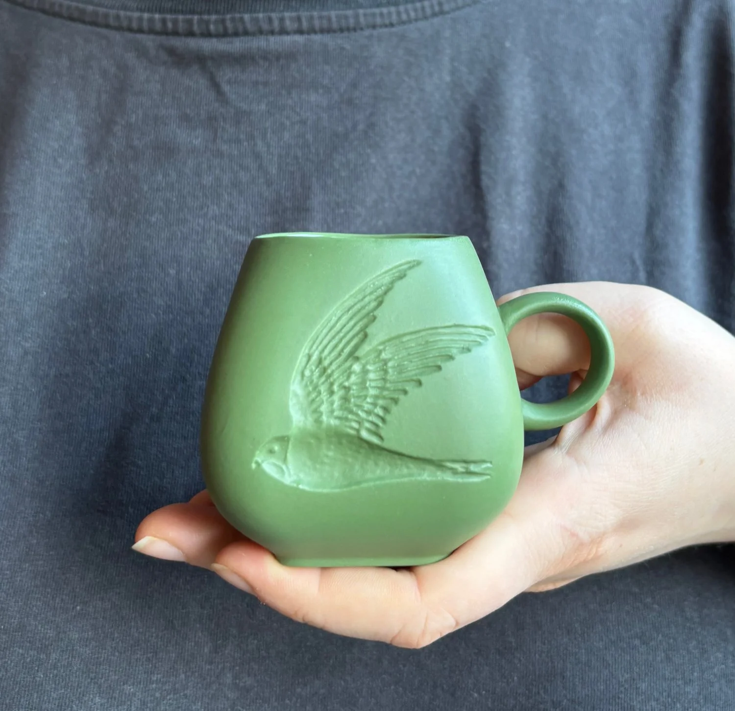 Swift_espresso_mug_chrome_green_held.jpg