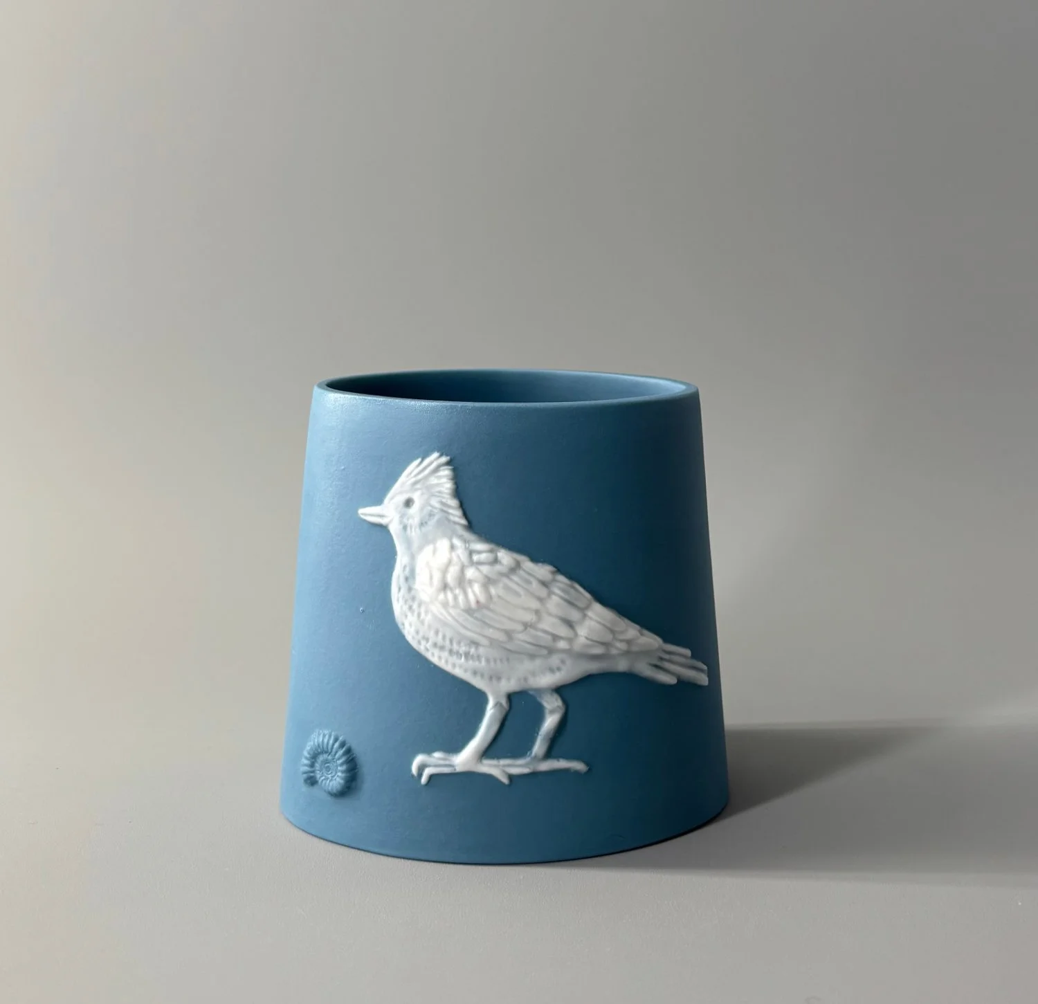 shg_skylark_ammonite_small_vase_mallard_blue_white.jpg