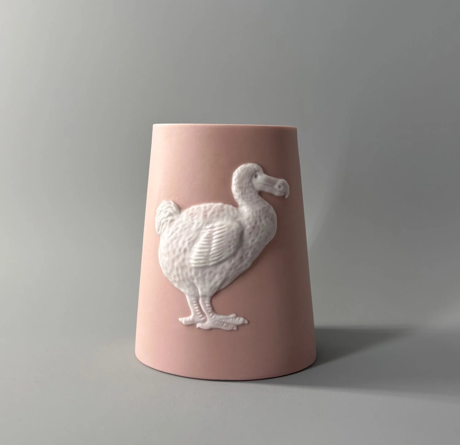 Dodo_vase_convex_pink_white.jpg