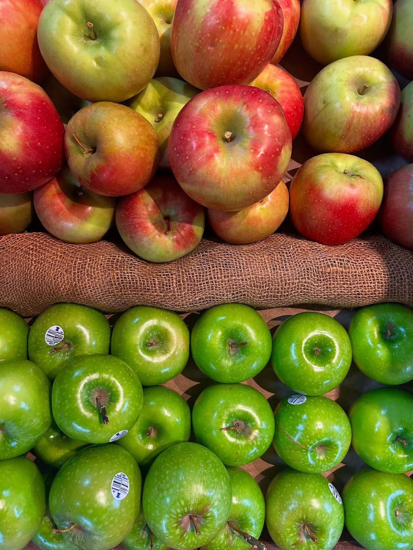 Fall apples have arrived! ππ
We have some native apples from Jaswells Farm in Smithfield, RI including Macouns, Evercrisps, Pink Ladies, and Cortlands. From Bussa Orchard in CT and RI, we have Empire apples. And some non-native varieties are Spenc