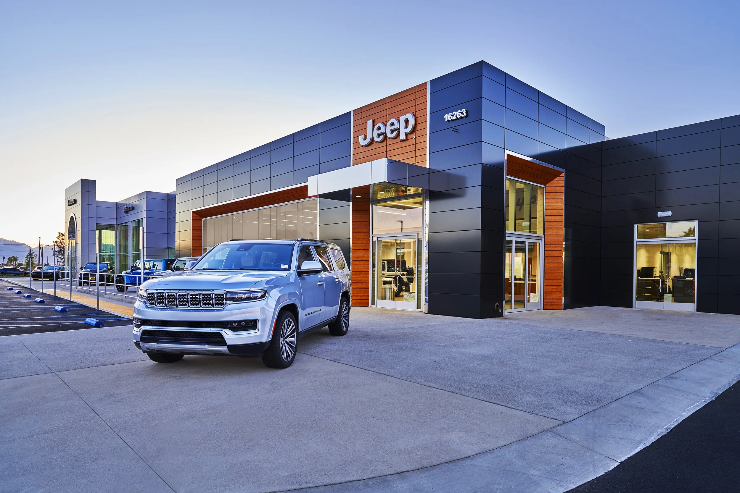 Fontana_Jeep_Dodge 40.jpg