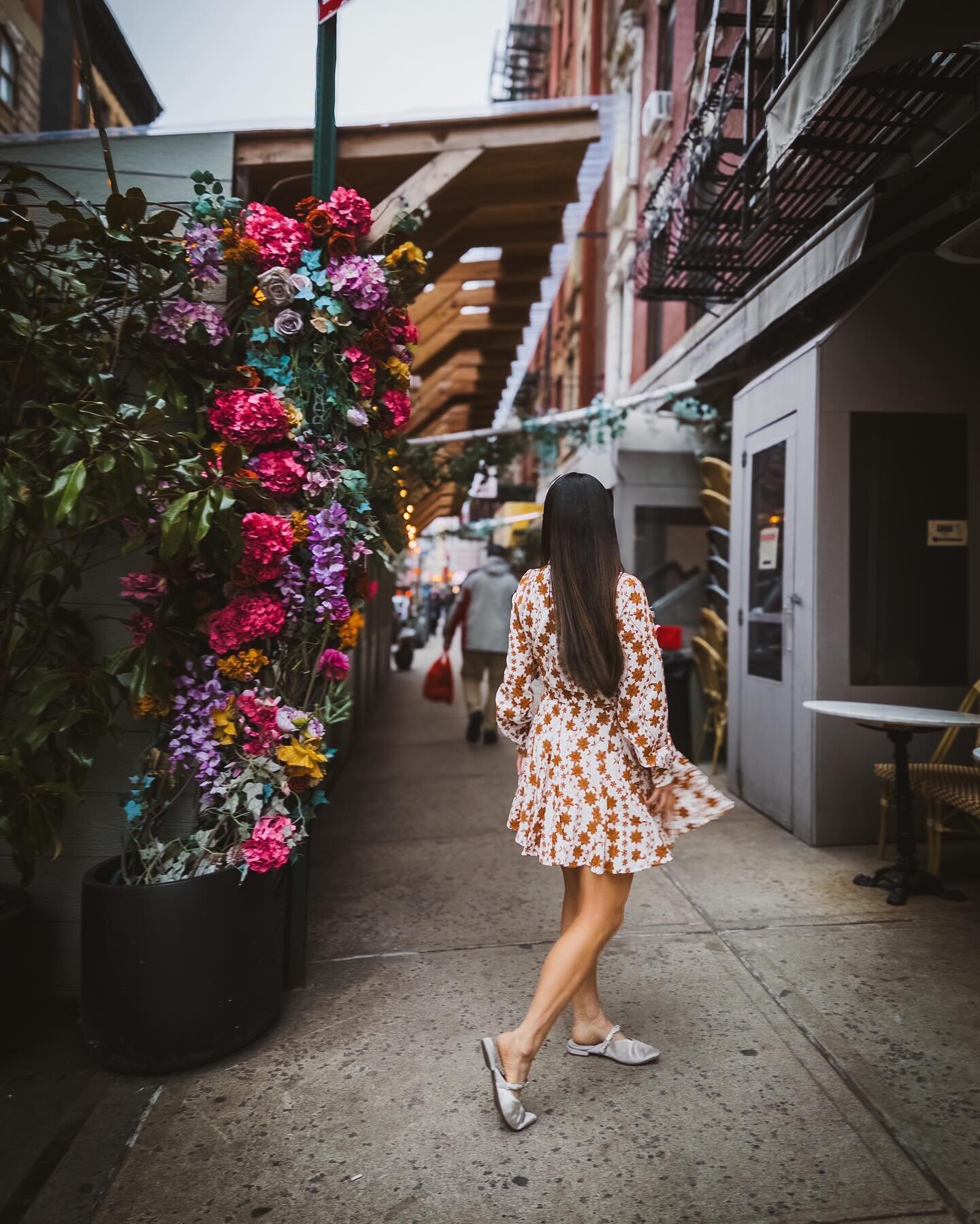 I love the idea of reflecting as a stepping stone to moving forward. Sharing a carousel post series each month with a reflection highlighting some of my favorite memories.

1️⃣ A cute dinner spot recommended by @sweetalikat &mdash; we had a fun doubl