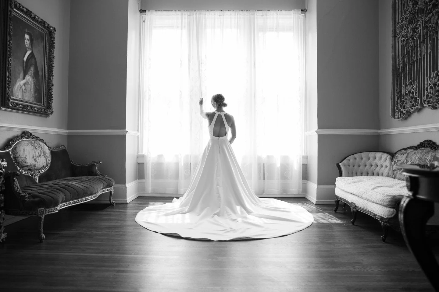 I'm all for a statement piece. ✨
 
 
#bryantstudio #weddingdaydress #weddingdressimport #weddingdressshopping #blackandwhitephoto