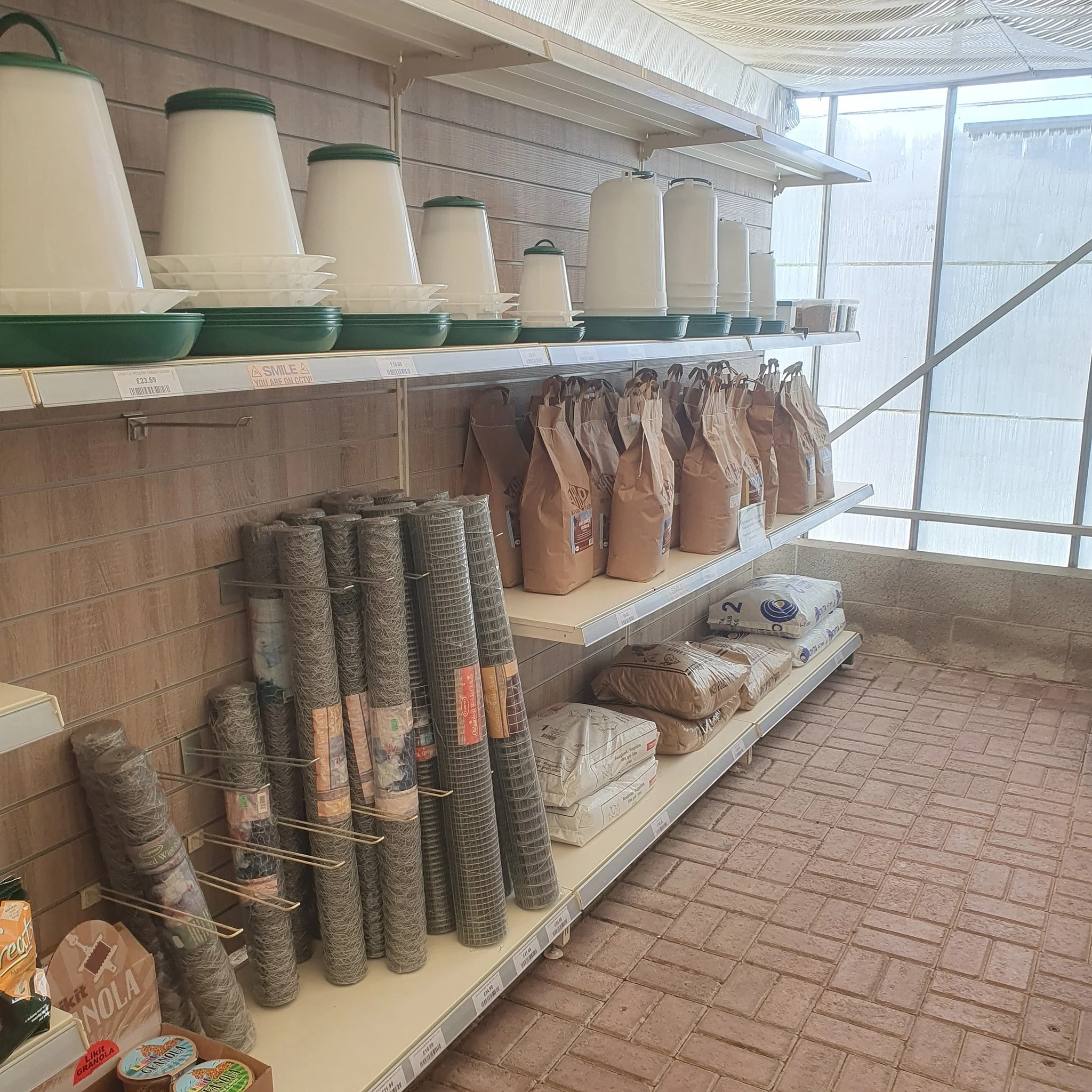 π Did you know we cater for poultry too?
From Feed to Bedding and Accessories - we’ve got a variety of things you need to keep your feathered friends happy and healthy!
Whether you’re a seasoned chicken keeper or just getting started,