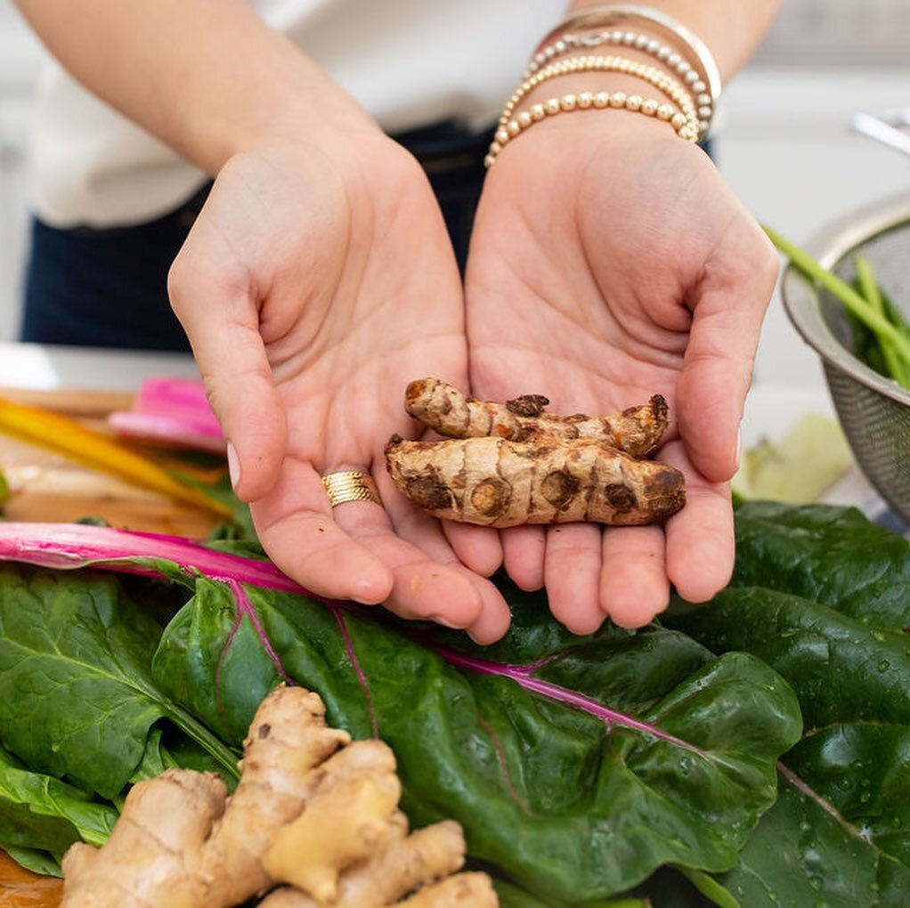 When we think about wellness we must consider how we're treating our bodies, from the inside and the out. It's no secret that what we eat effects how our bodies (and our minds) function. Do you know what's pictured here? I'll give you some clues:
🌱i