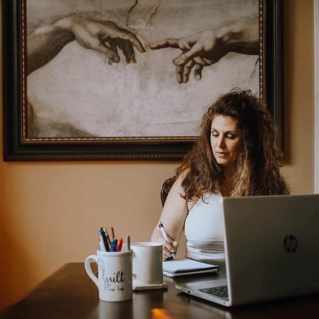 Behind the scenes glimpse.  Most of my work is done before my client's session. Once we meet it's GO time. 

#virtualfitness #virtualpersonaltrainer #virtualgroupfitnessclasses #healthylifestyle #loveyourbody #girlboss #bossbabe #work #realfitness #r