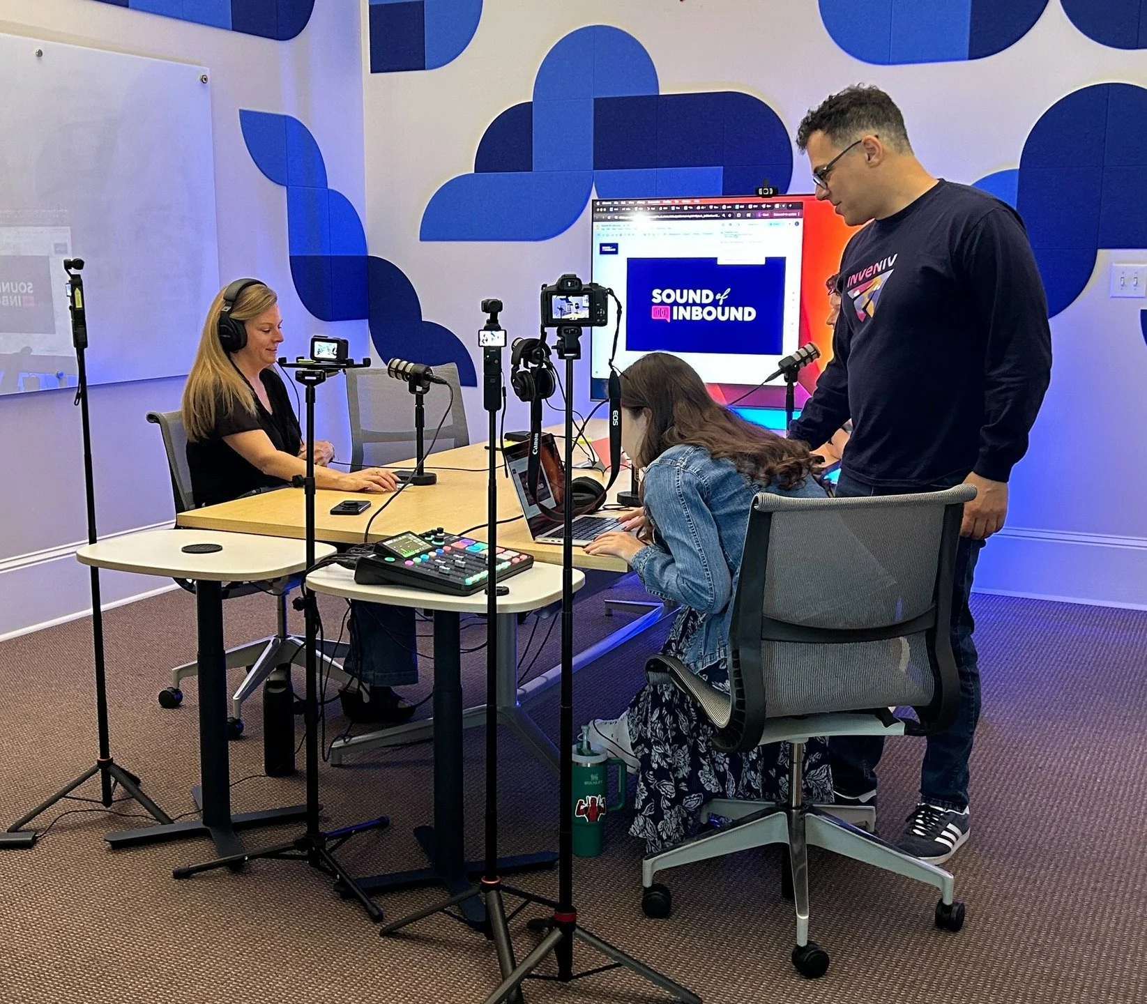 Exciting stuff is happening...stay tuned! 🎧

@aaronmazze @lilmazze @markkillmeyer 

#inveniv #ideastakeflight #soundofinbound #marketing #lifesciences