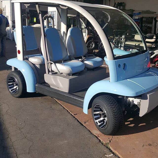Baby blue Ford Think, painted, re-upholstered and new wheels in 5 data, just in time for Christmas!! We work magic!! #echocartservices#sanclemente
#scgolfcarts
#bestgolfcartmechanic #custombuilds #scgolfcartcustombuilds #supportsclocalbusiness
