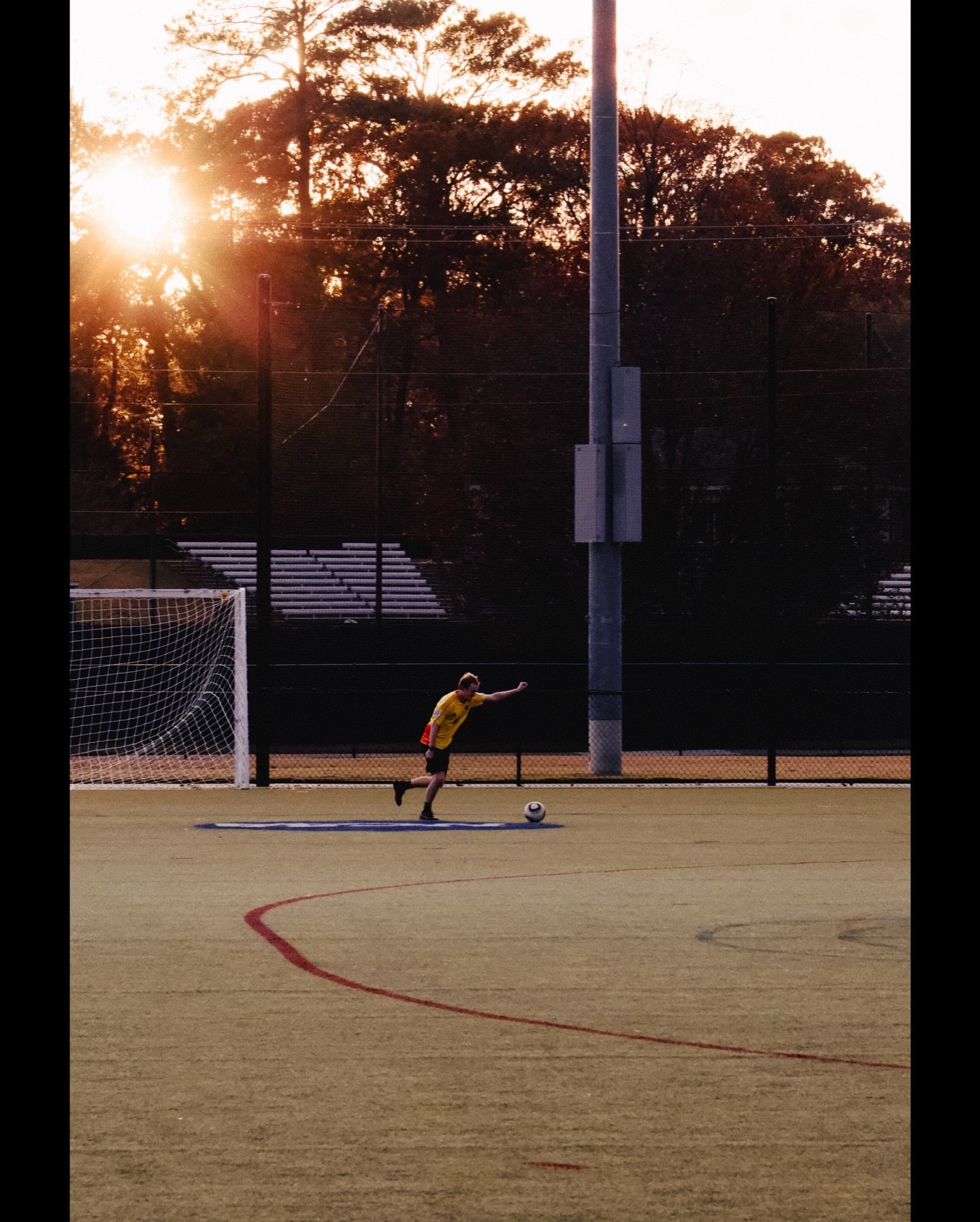 A Fall Evening
I went out to our local college where I found several groups of athletes out practicing. This soccer player was practicing shots on goal and the photo captured the evening and his shot perfectly.
#52frames_sportsphotography #52frames