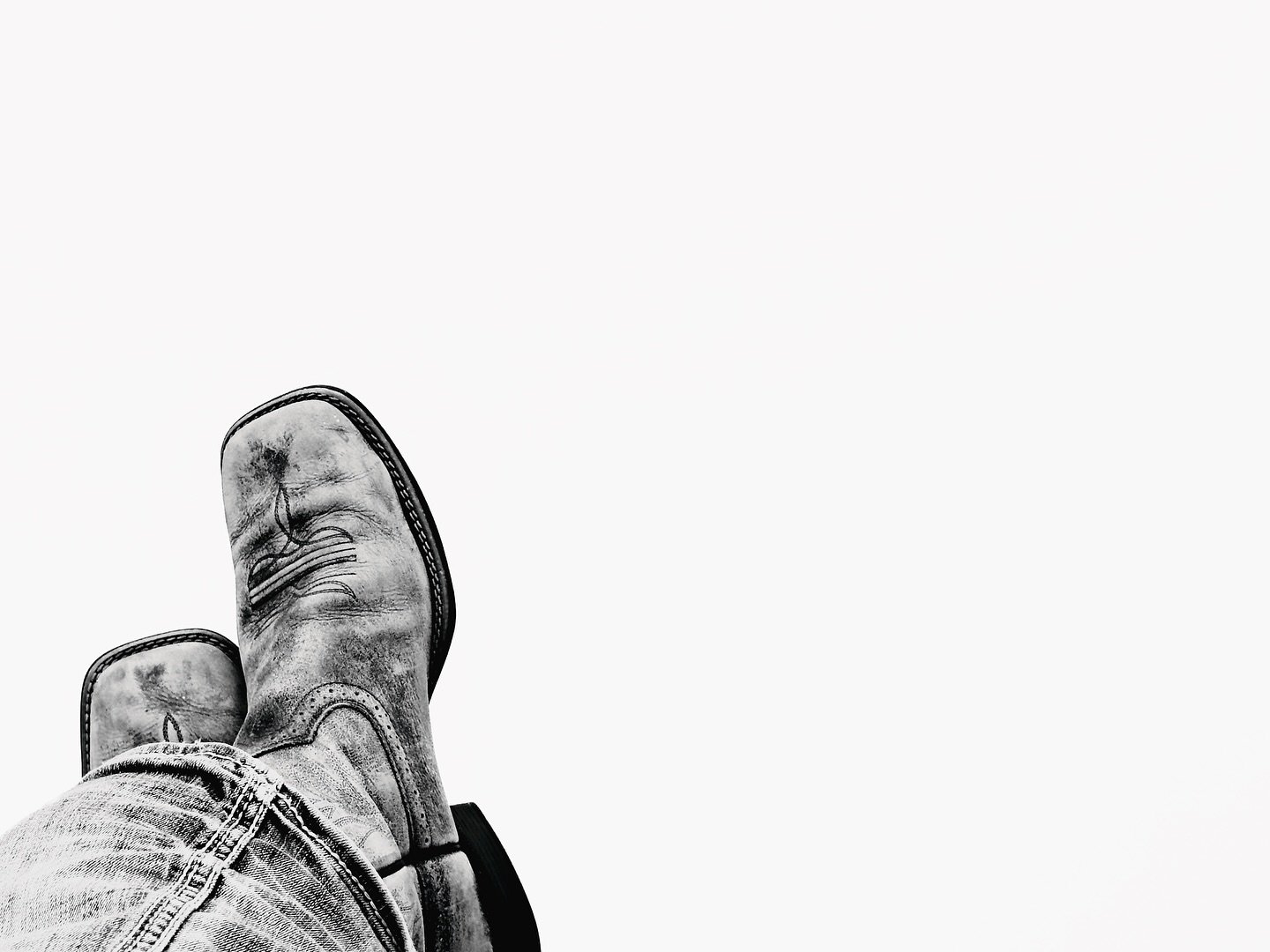 These Boots
I was sitting facing a white wall and the boots always make for a good photo.
#52frames_blackandwhiteminimalism #bw #52frames