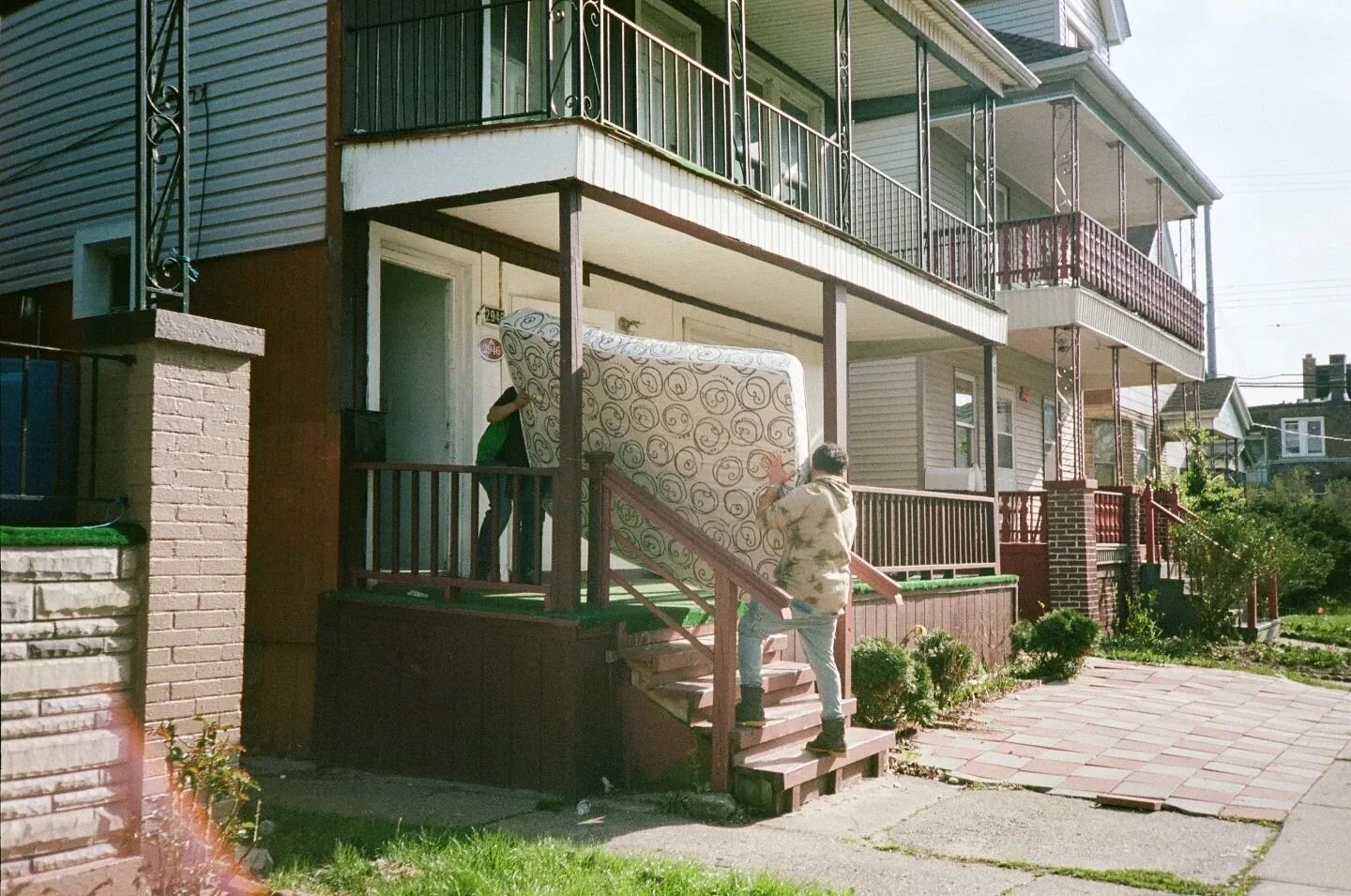 Moving
Spring Encounters Series

Taken with Ricoh FF-3 AF and Kodak Porta 400. #film #olympusxa #olympus #colorfilm  #kodakportra400 #portra400 @kodak @kodakprofessional @kodakprofessional_europe #streetphotography  #filmisnotdead