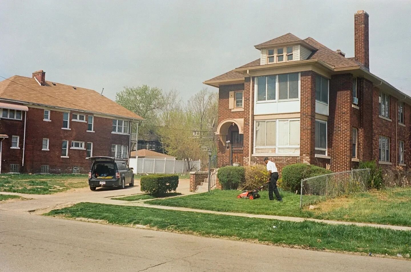 Mowing 
Spring Encounters Series

Taken with Minolta Hi-matic 7sii and Kodak Portra 400. #film #minoltahimatic7sii #minolta #himatic #himatic7sii #colorfilm  #kodakportra400 #kodakportra400  @kodak @kodakprofessional @kodakprofessional_europe #street