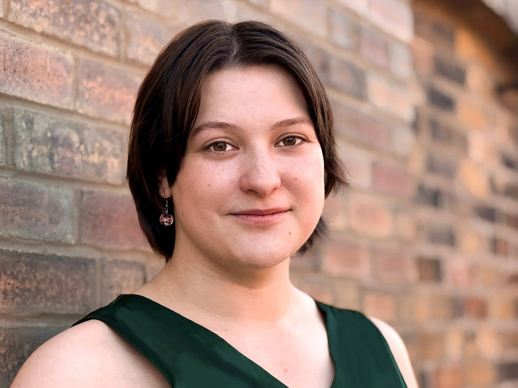  Taylor Lee - Company Assistant
