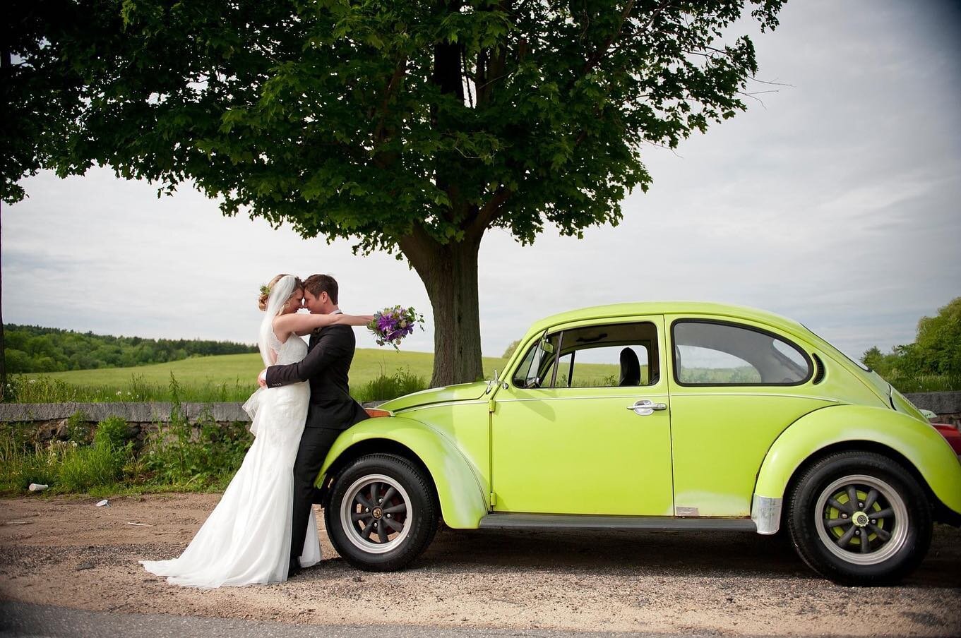 To follow up on yesterday&rsquo;s engagement photos, here are a few photos from their wedding the following year! Day 24 of love and positivity. 
.
#iphotoweddings #weddingphotography #30daysofloveandpositivity