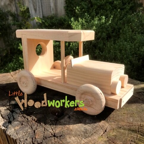 littlewoodworkers_vintagecar_with_logo_003.jpg