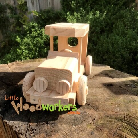 littlewoodworkers_vintagecar_with_logo_002.jpg