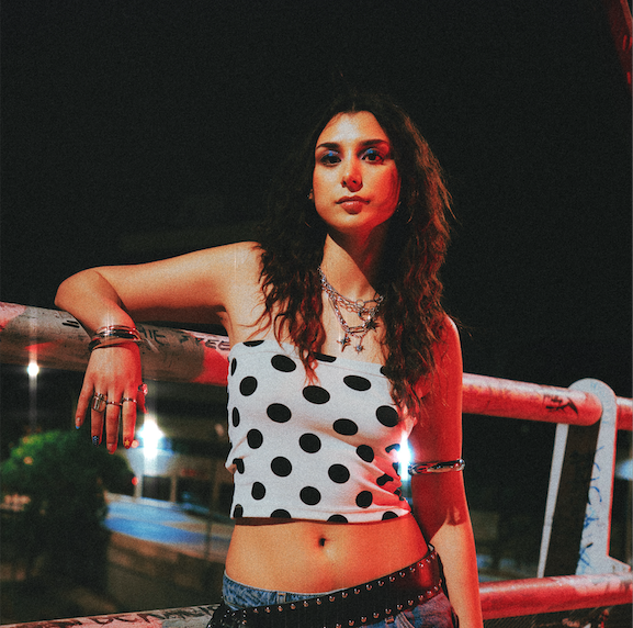 Galia, la artista pop de 22 años a tener en cuenta este 2026, lanza “Donde Quieras” y anuncia su primer EP