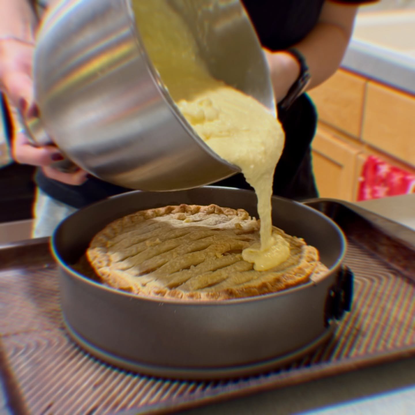 Put a whole apple pie inside of your cheesecake for Thanksgiving. #yourewelcome #trustmebro #thanksgiving #cheesecake