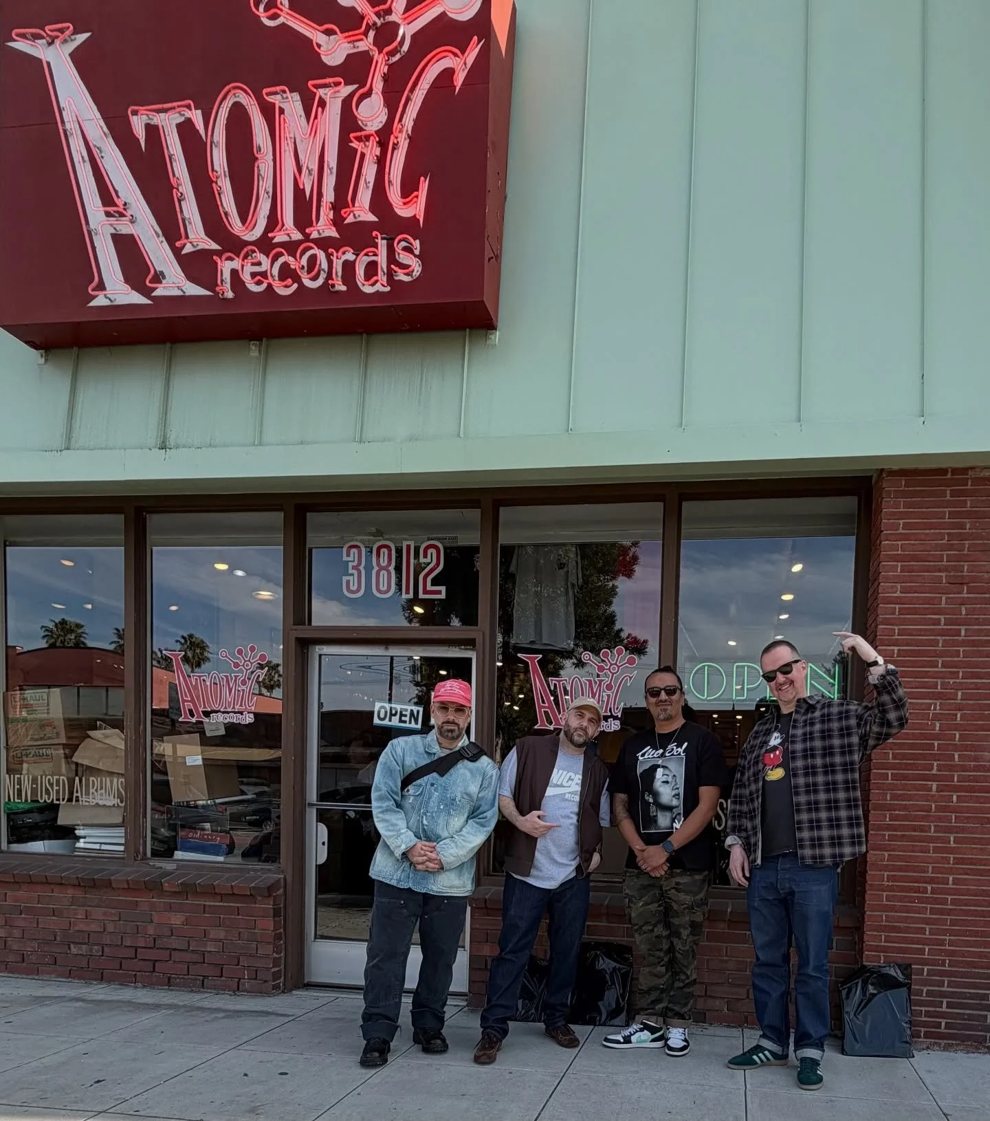 When in LA with the brothers. We dig. We nosh.
It&rsquo;s a daily operation. Finally got to meet the famalam @djmorsecode + @heyyriggs in the funky, fresh flesh. &amp; reconnect w/ the bredren @djexcel in his neck of the woods. If you&rsquo;re in LA 