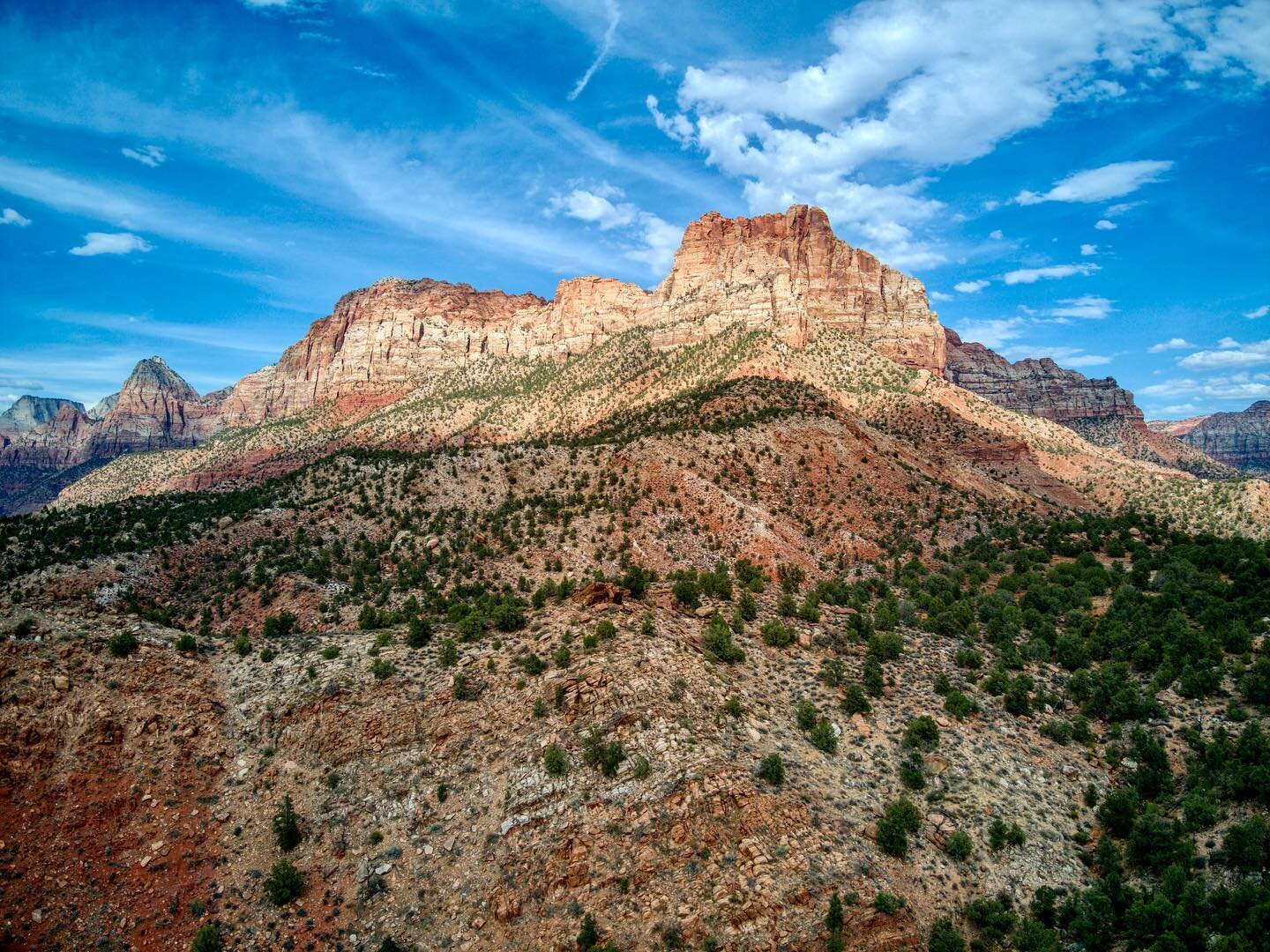 The geology of the Zion National Park 🏞 and Kolob canyons area includes nine formations that together represent 150 million years of mostly Mesozoic-aged sedimentation. At various periods in that time warm, shallow seas, streams, ponds and lakes, va