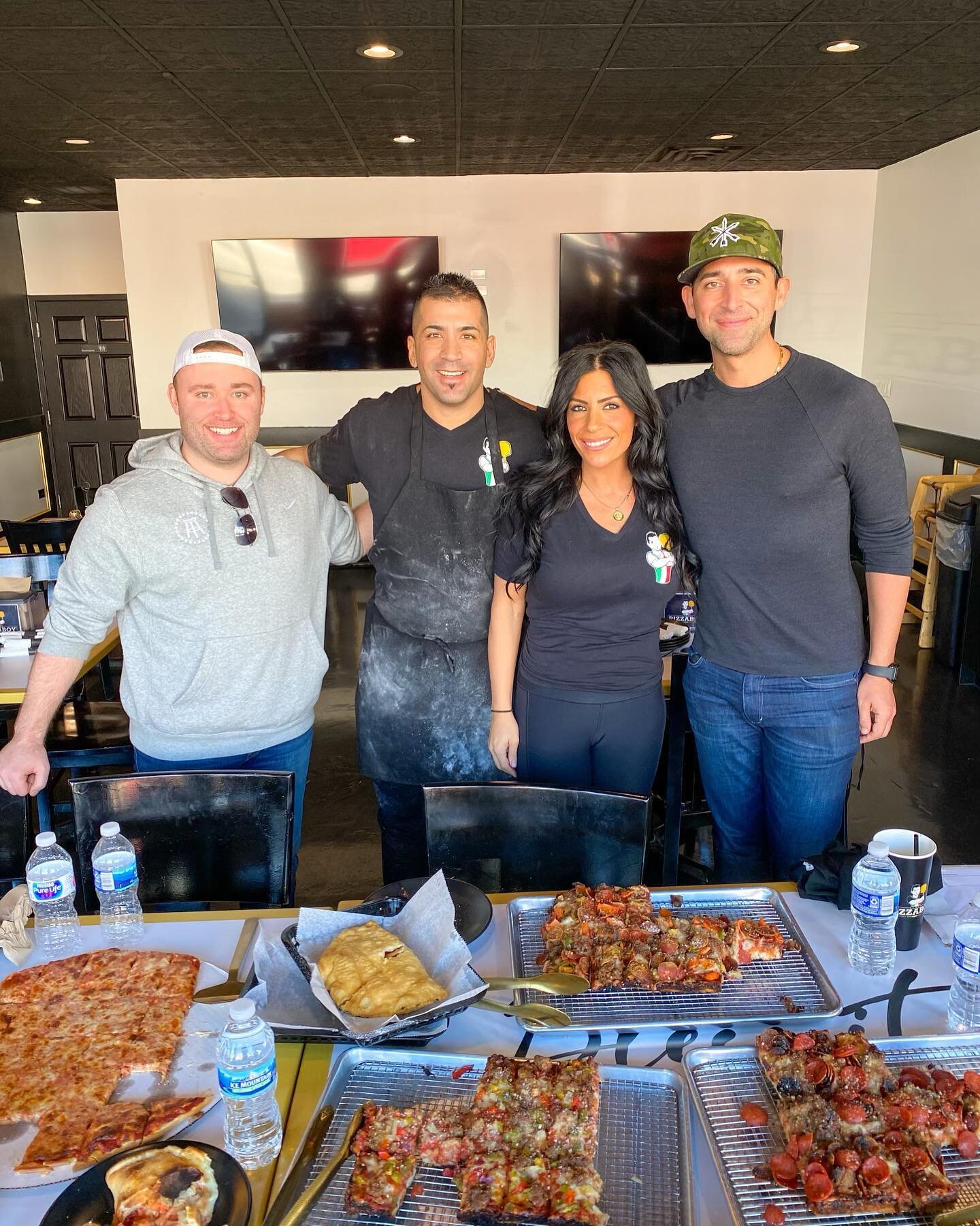 @cristina_bertolli and i Had a blast cooking up with @primadante @whitesoxdave @tommyleighjr @barstoolchicago  during the day and got to see my guy @nickysmigs at nite crackin us up per usual!!!! 

-
-
 ⭐️⭐️⭐️💚🤍❤️⭐️⭐️⭐️
 @pizzaboychicago 

 🍕👦🏻?